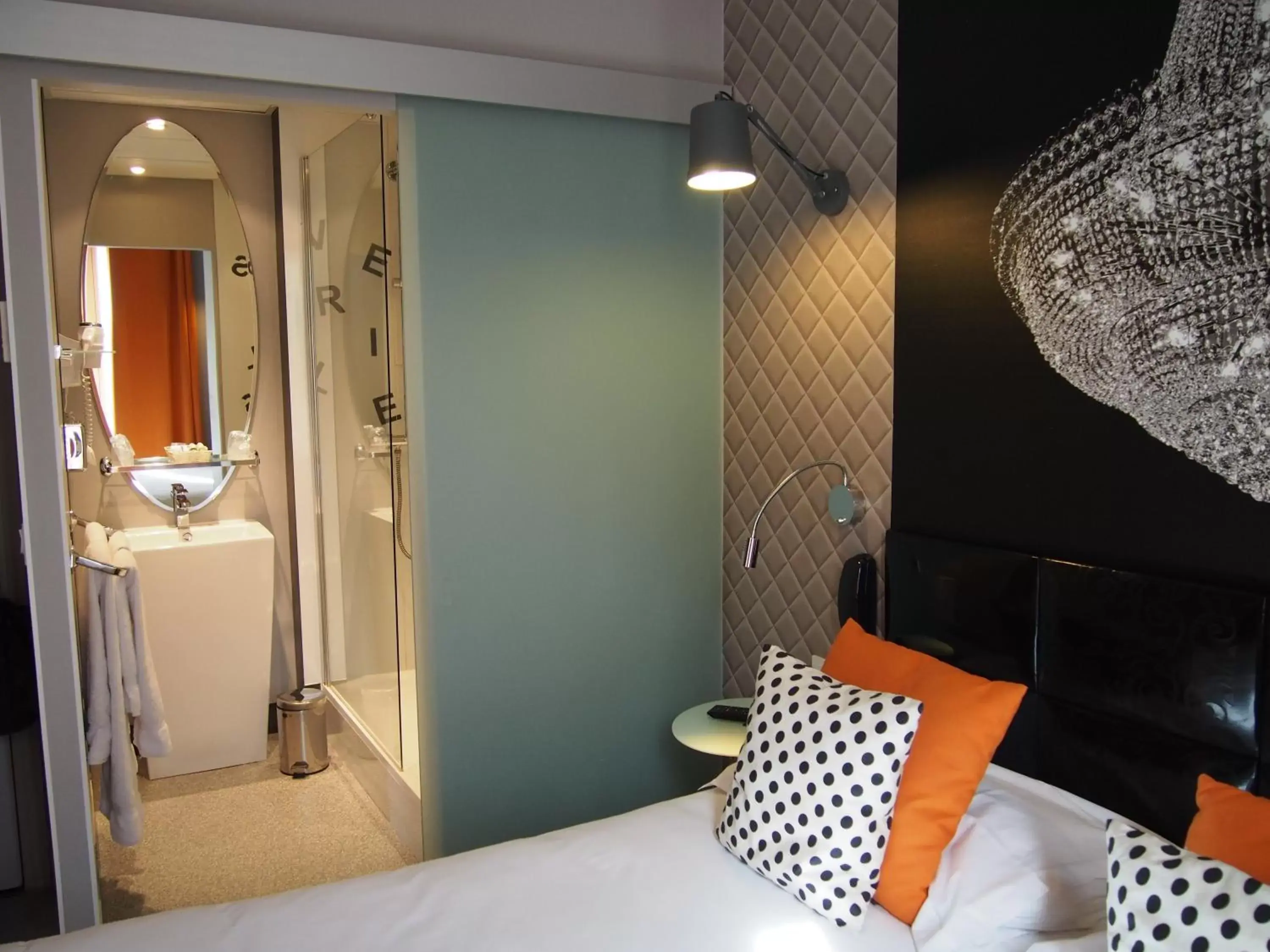 Photo of the whole room, Bathroom in Porte de Versailles Hotel