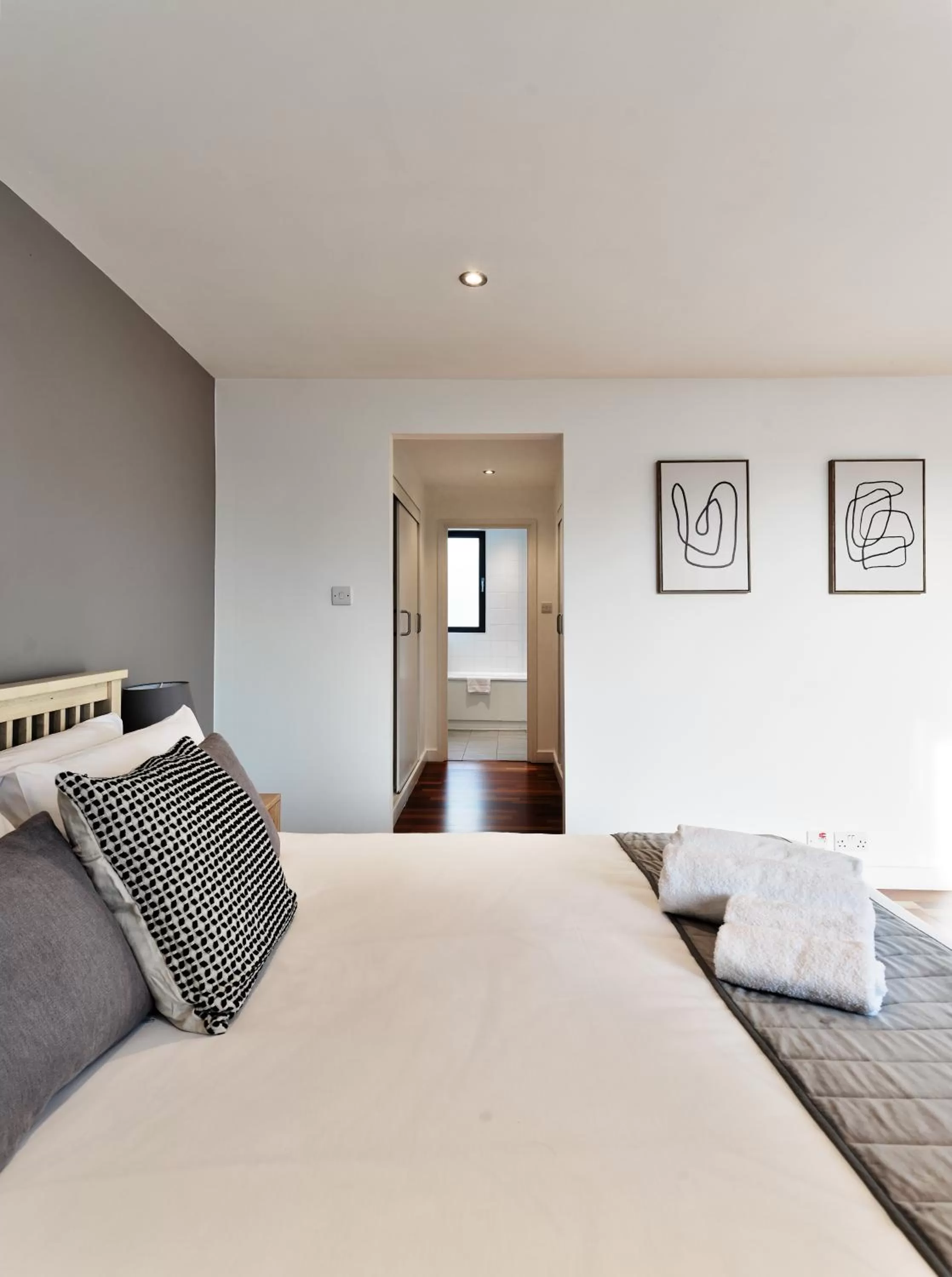 Bedroom, Bed in Farringdon Laceby apartments