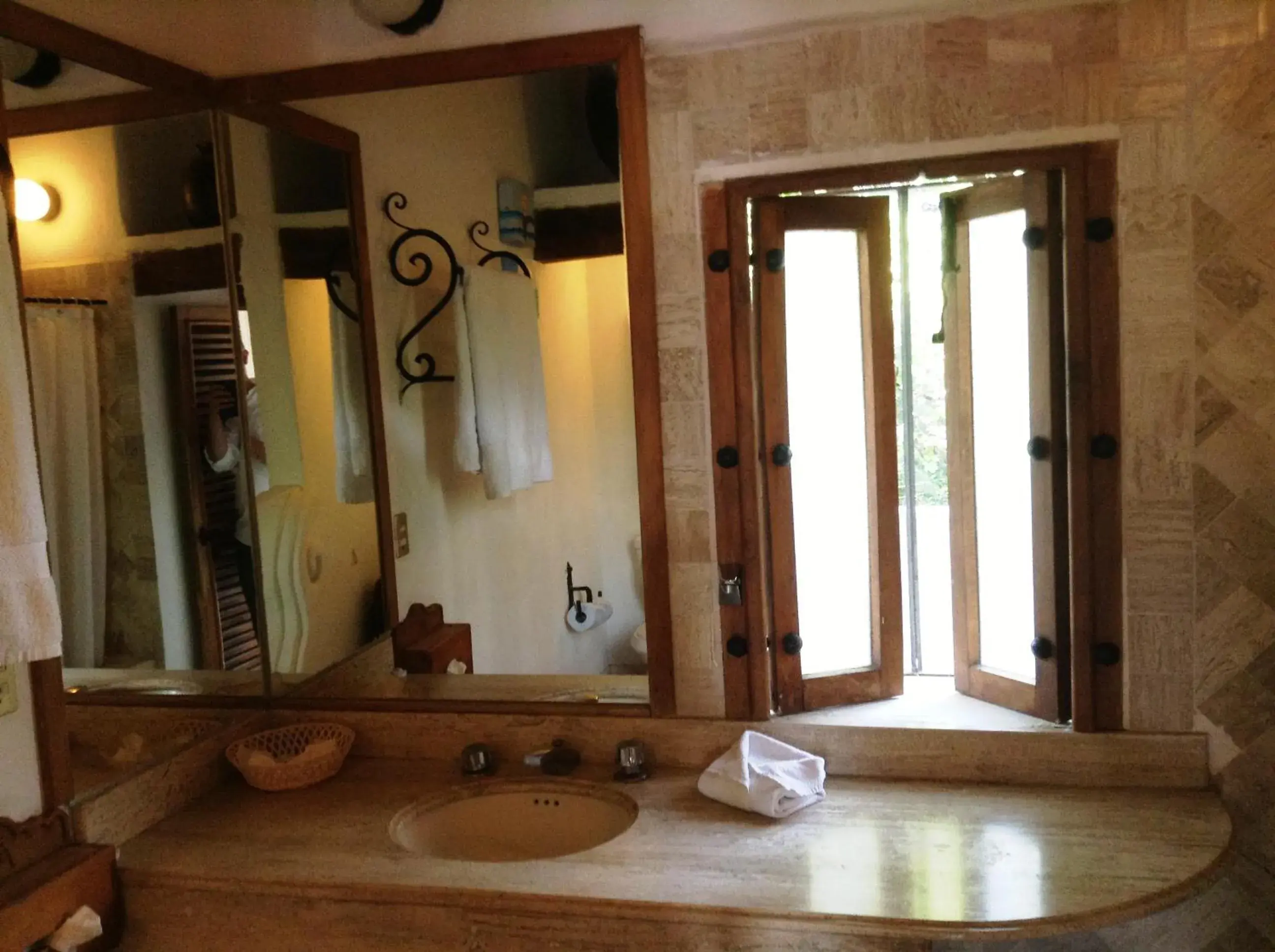 Bathroom in Posada de la Mision, Hotel Museo y Jardin