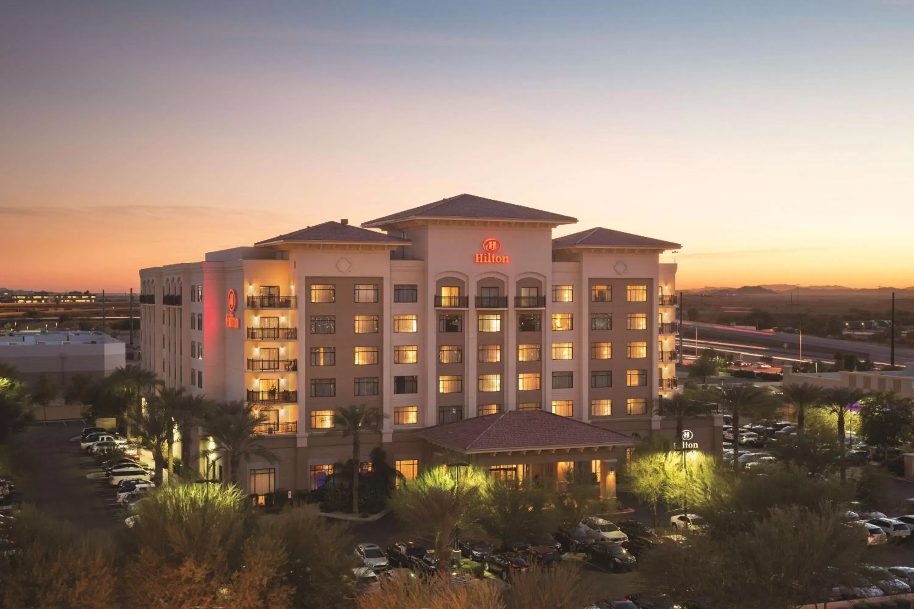 Property building, Sunrise/Sunset in Hilton Phoenix Chandler