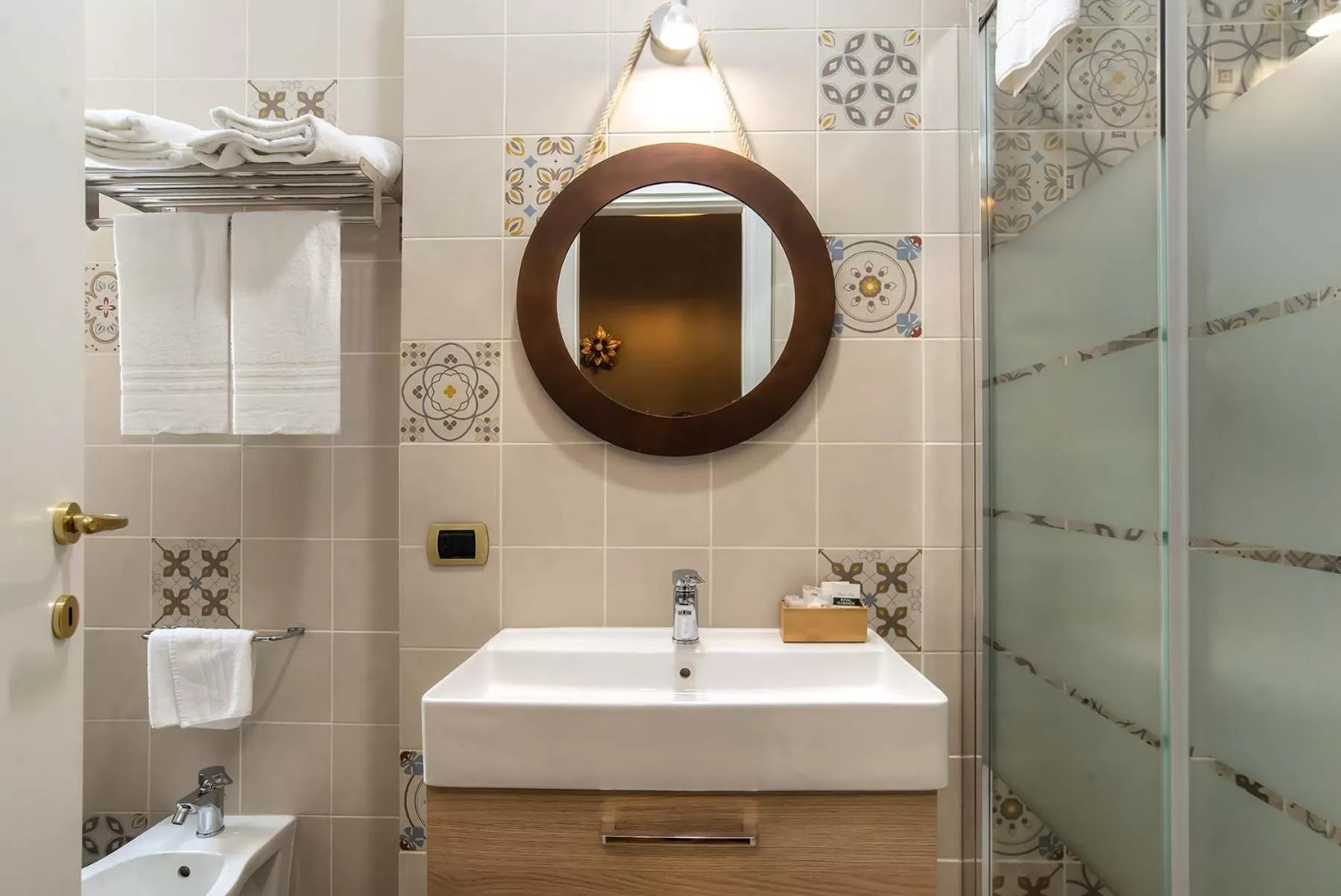 Shower in Hotel Paba