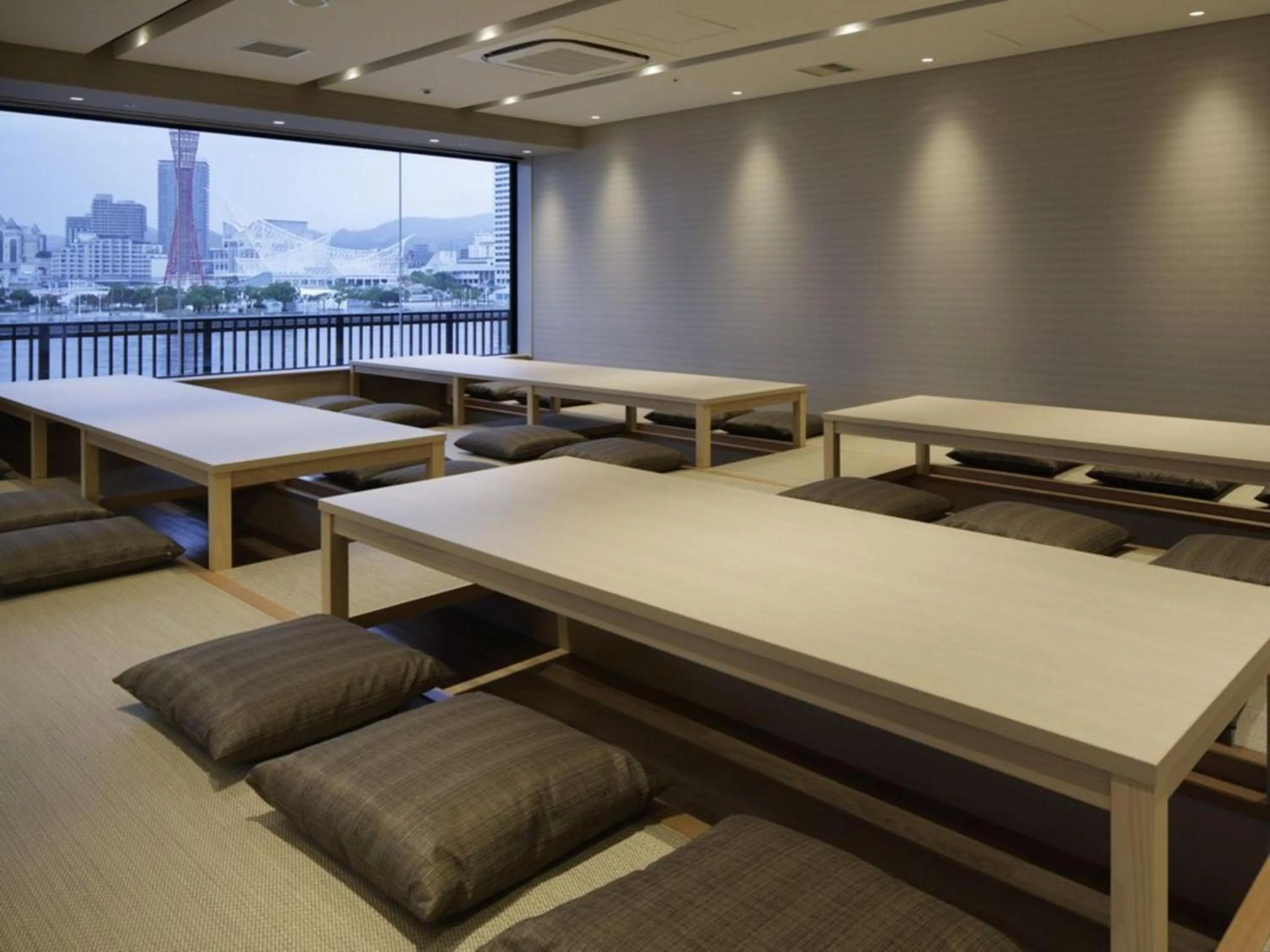 Restaurant/places to eat, Bed in Kobe Minato Onsen Ren