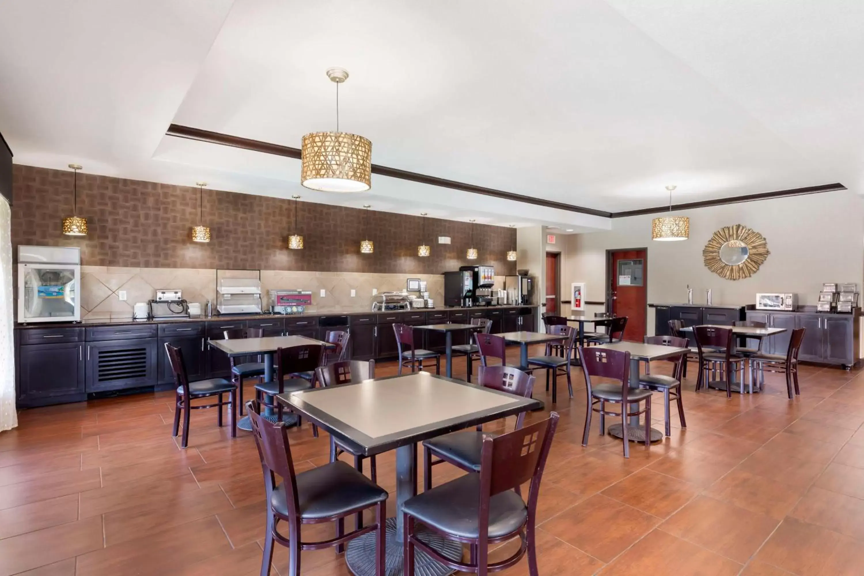 Breakfast, Restaurant/Places to Eat in Best Western Plus Classic Inn and Suites