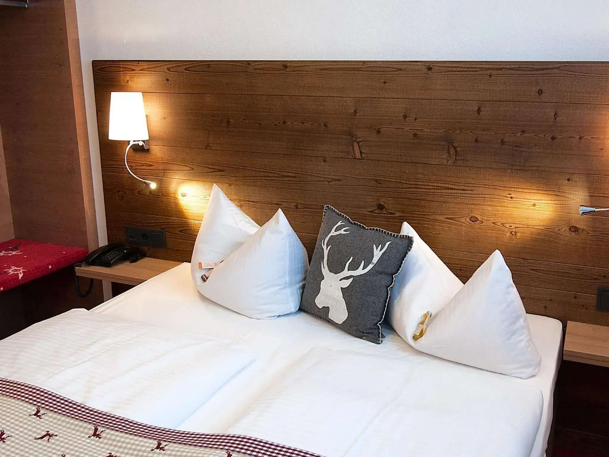 Bed in Hotel Alpensonne