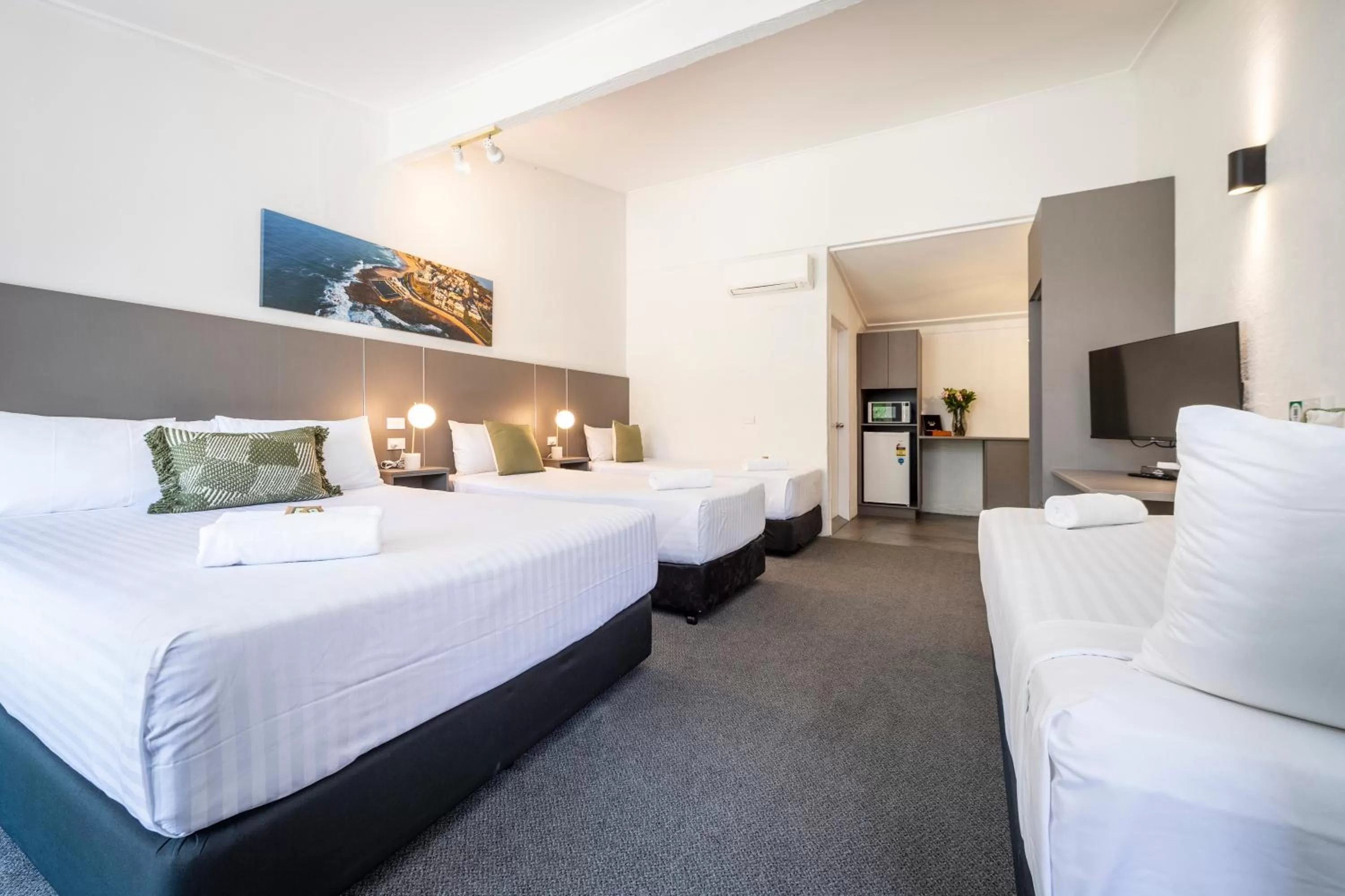 Bed in Fern Bay Motel