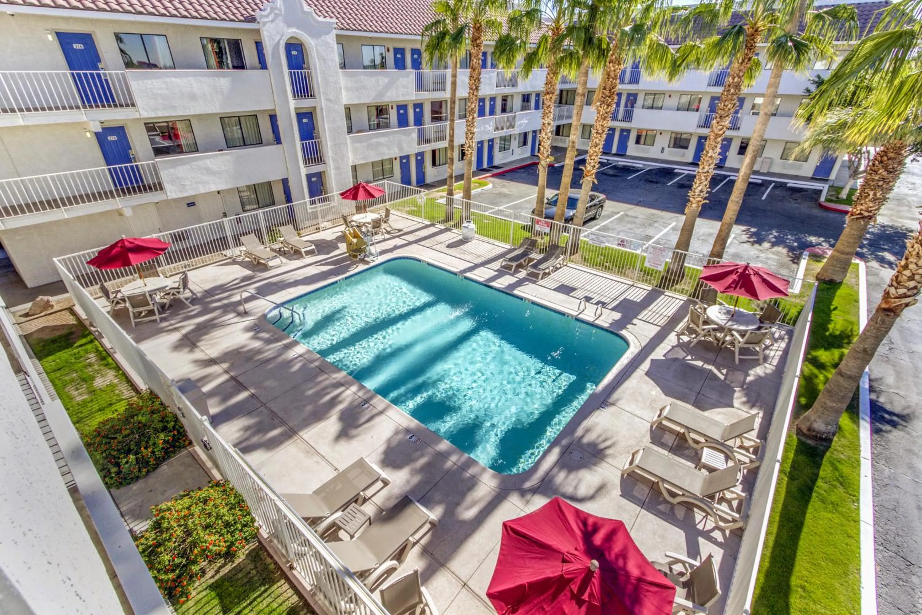 Swimming pool in Motel 6-Phoenix, AZ - West
