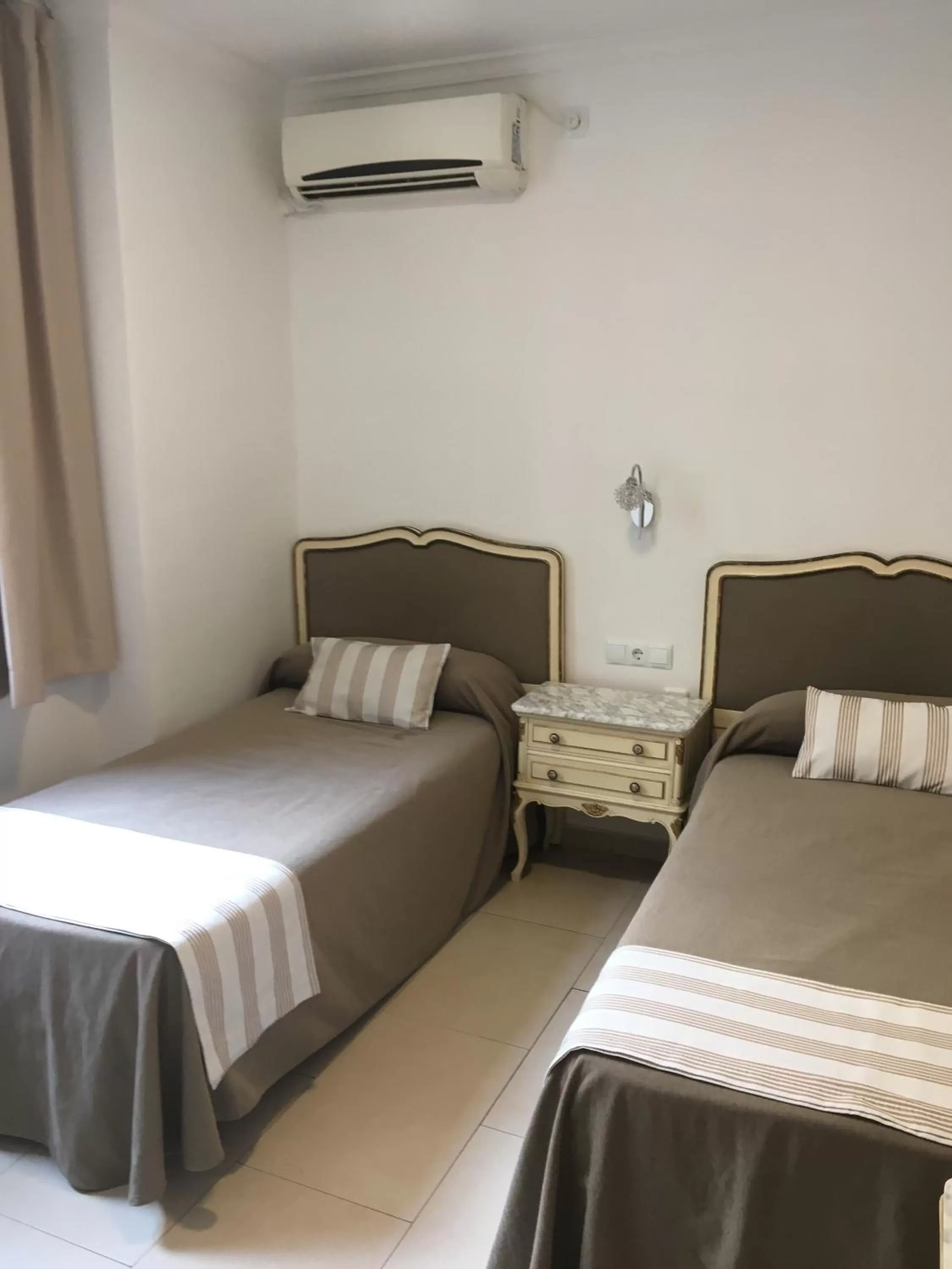 Bedroom, Bed in Hotel Marítimo Urban