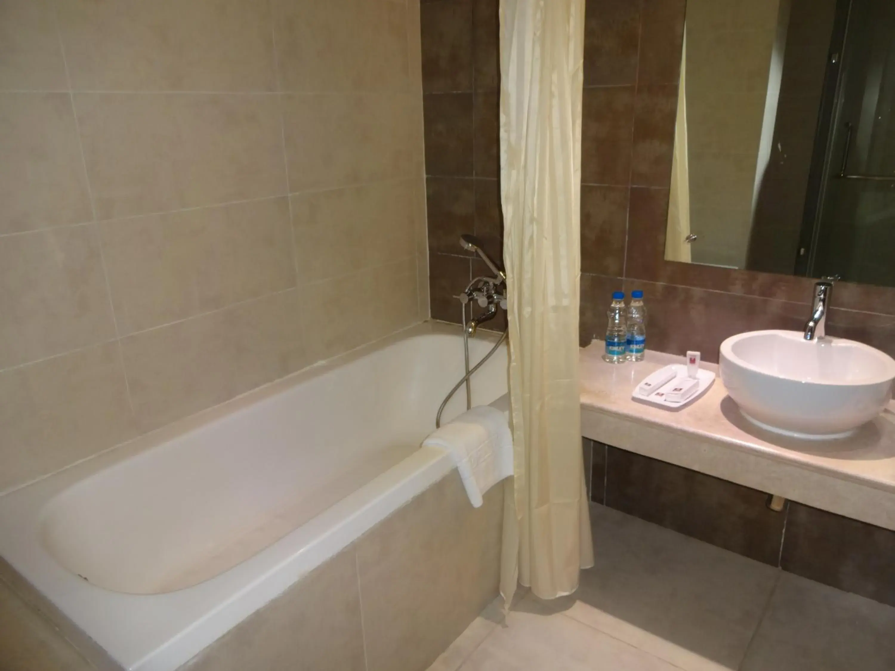 Bathroom in Hotel Gokulam Park - Coimbatore