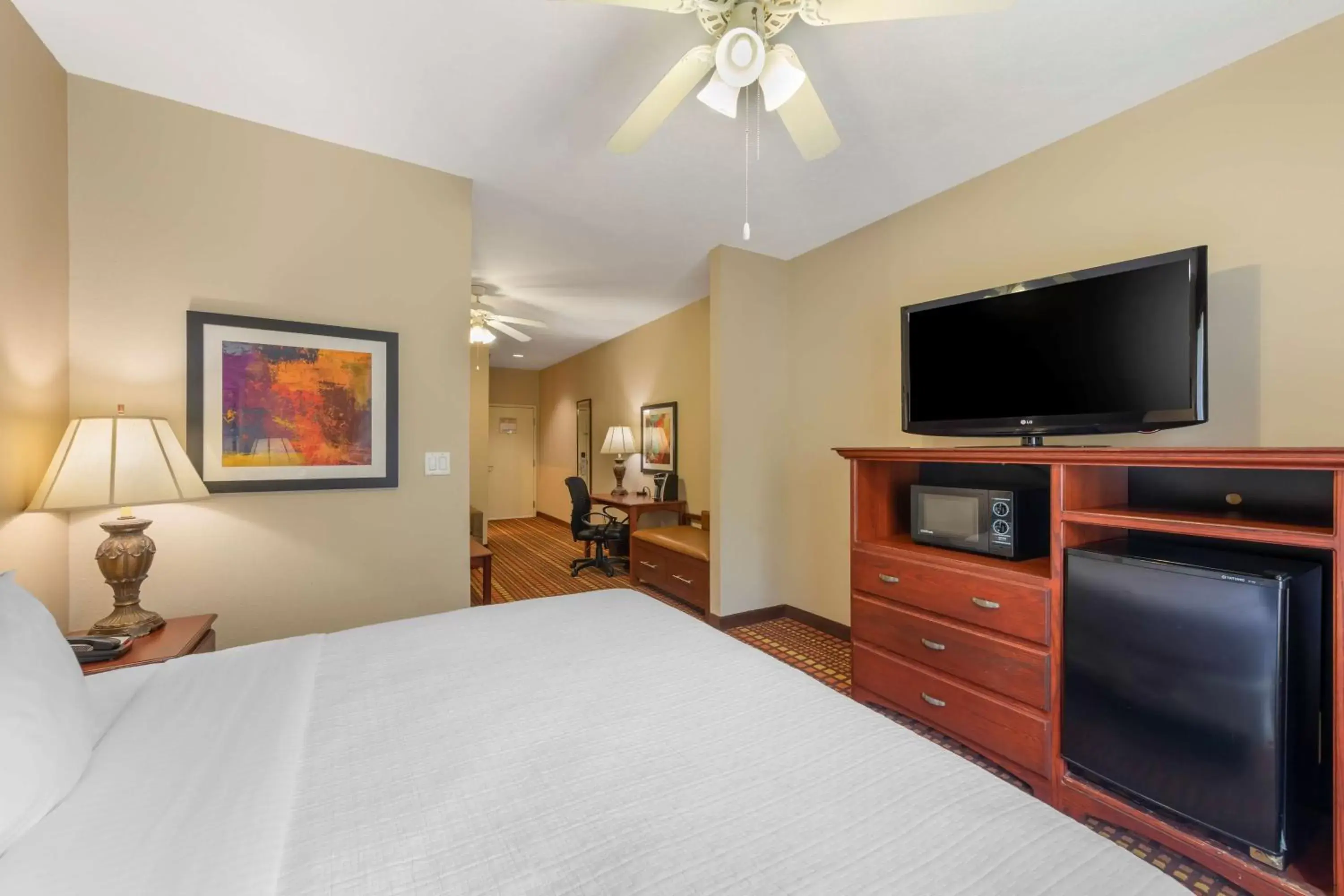 Photo of the whole room, Bed in Best Western Plus Gadsden Hotel & Suites