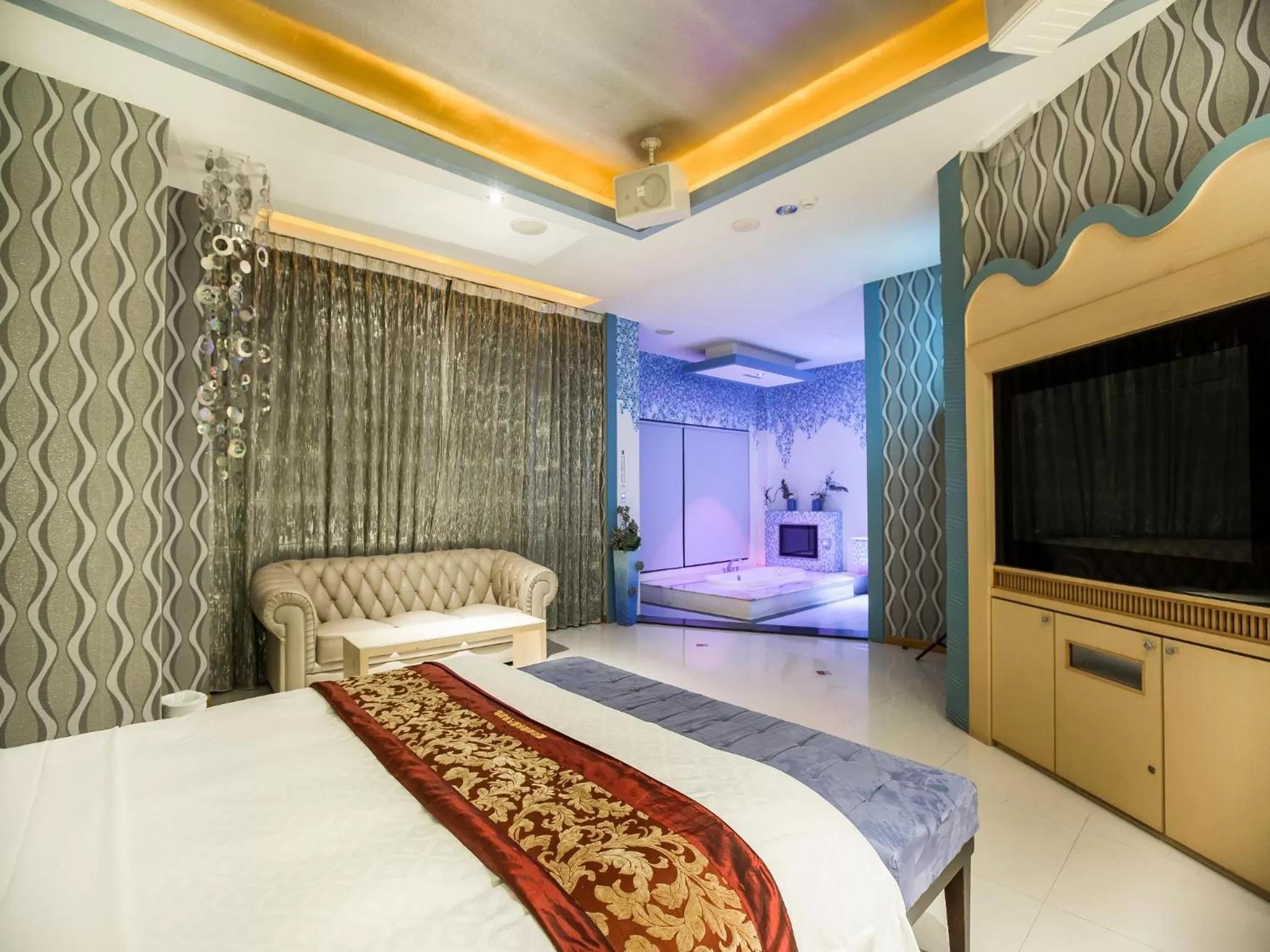 Bedroom, Bed in Moon Area Motel