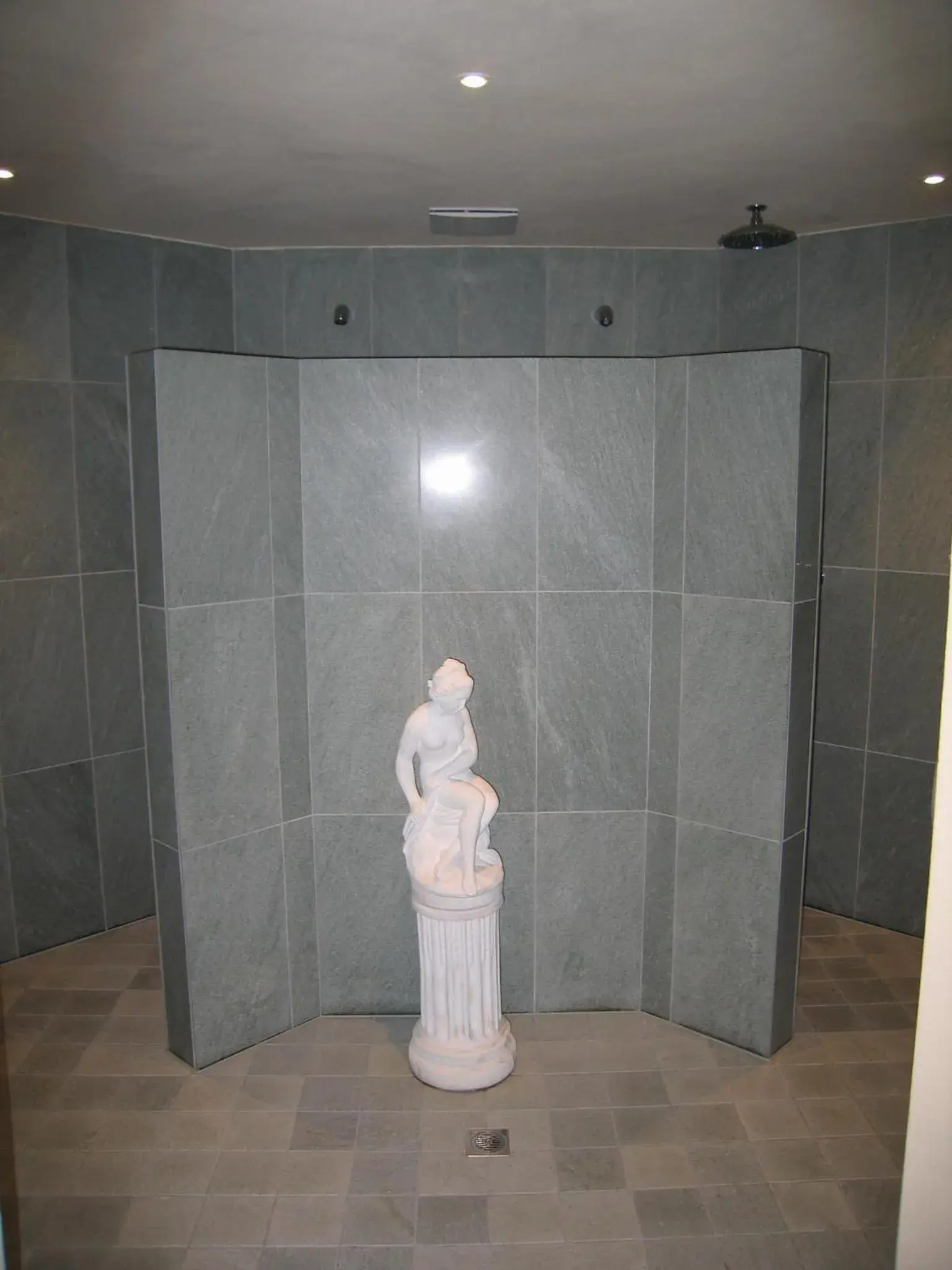 Spa and wellness centre/facilities, Bathroom in Albergo Croce Bianca