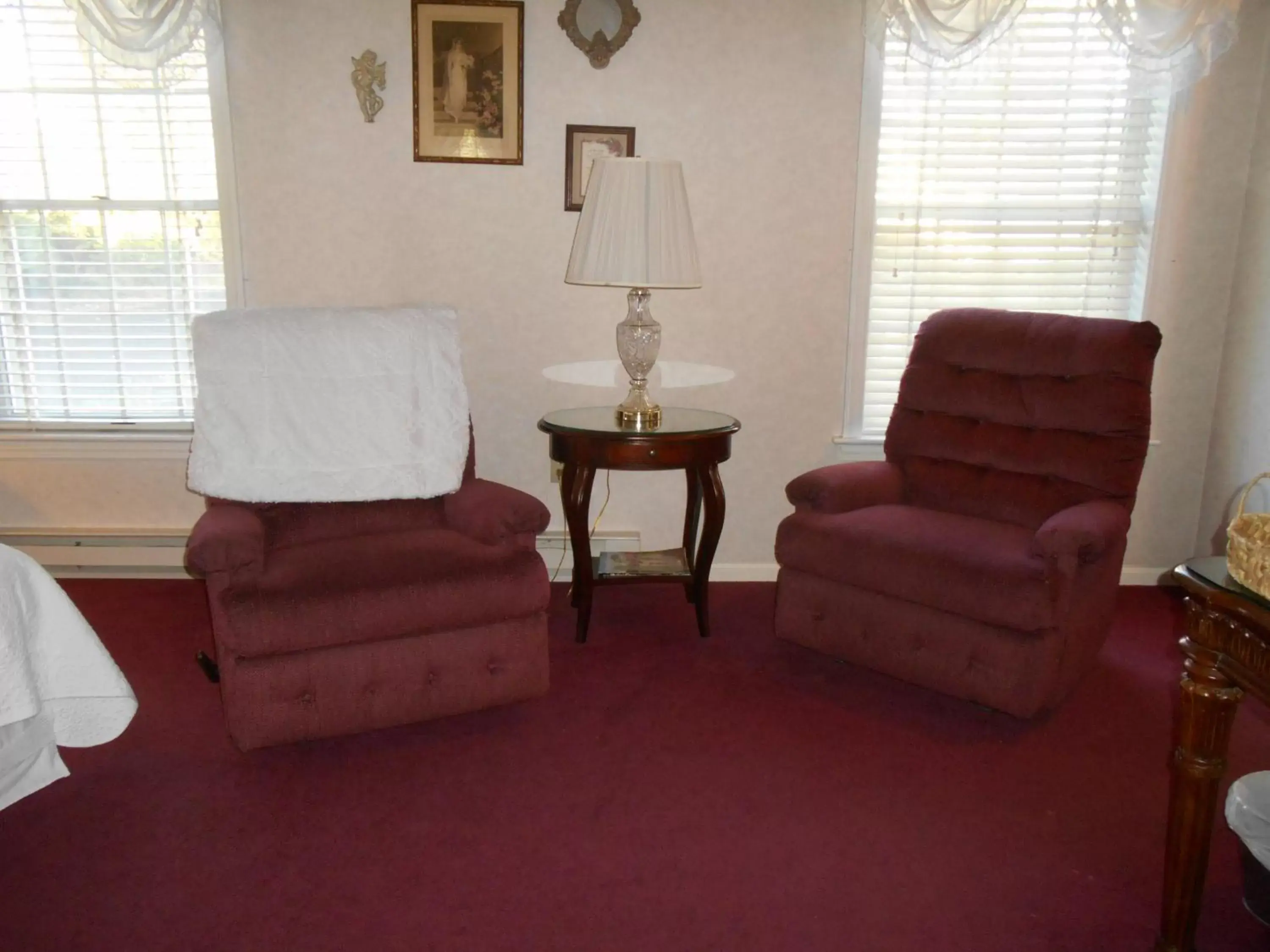 Living room, Seating Area in West Ridge Bed & Breakfast