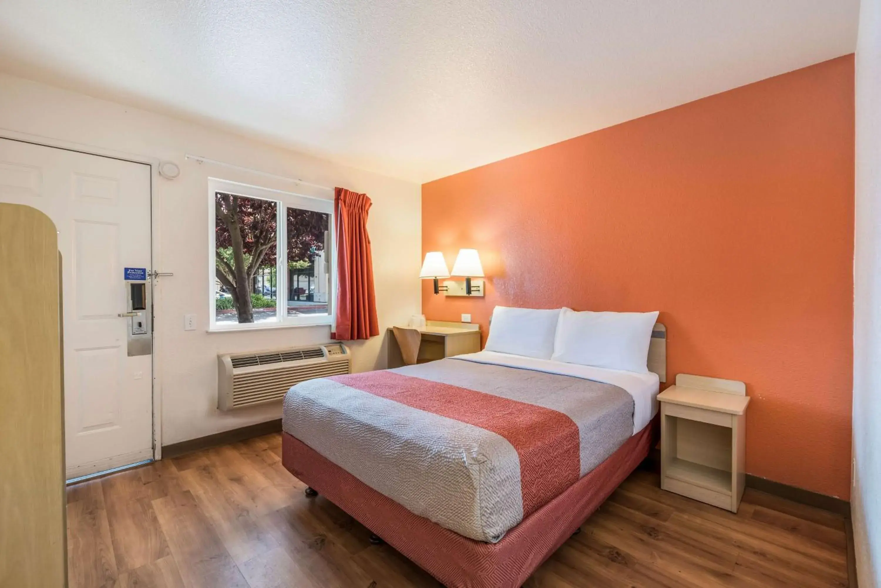 Bedroom, Bed in Motel 6-Rohnert Park, CA Bedroom, Bed in Motel 6-Rohnert Park, CA