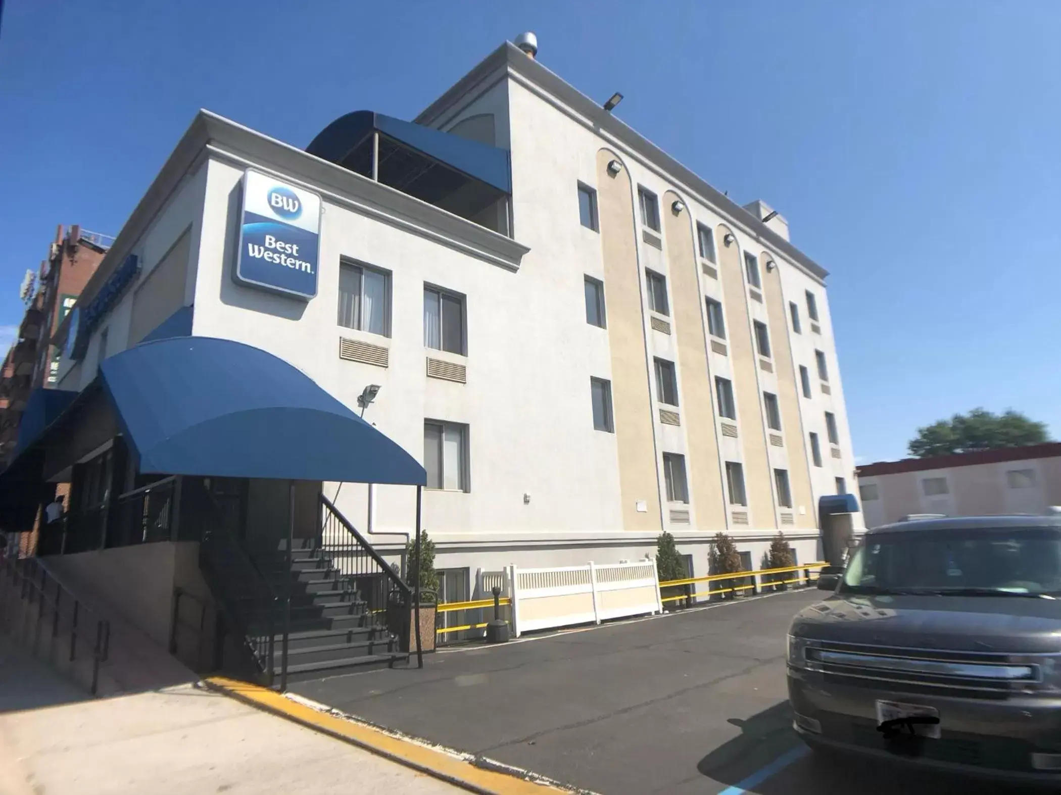 Property building in Best Western Jamaica Inn Property building in Best Western Jamaica Inn