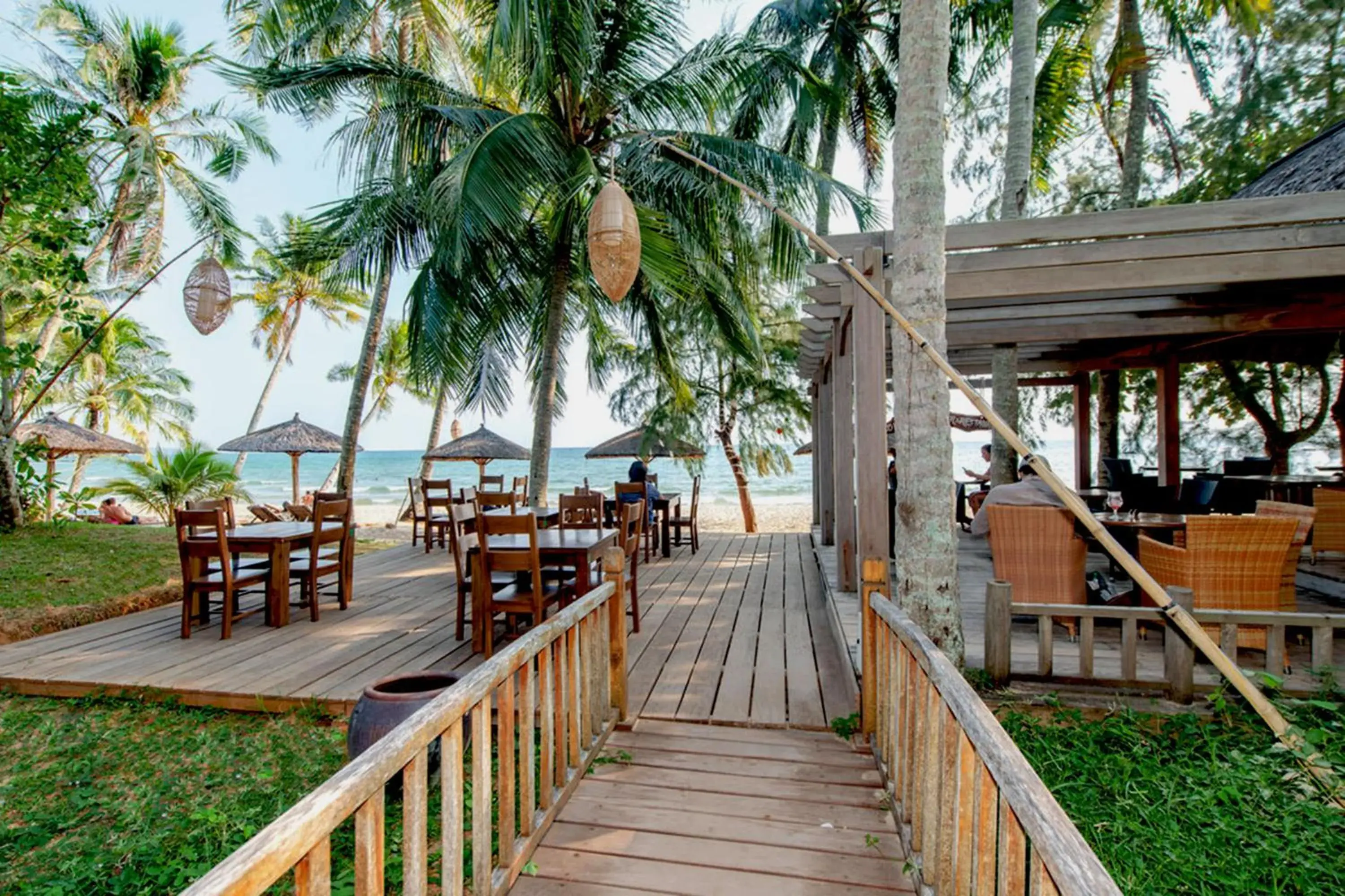 Restaurant/Places to Eat in Coco Palm Beach Resort & Spa