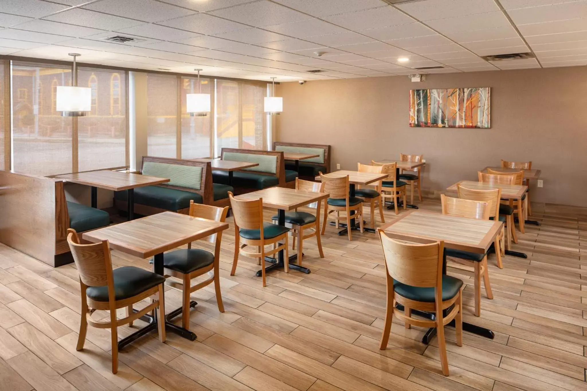Coffee/tea facilities, Restaurant/Places to Eat in Quality Inn & Suites Downtown Windsor, ON, Canada