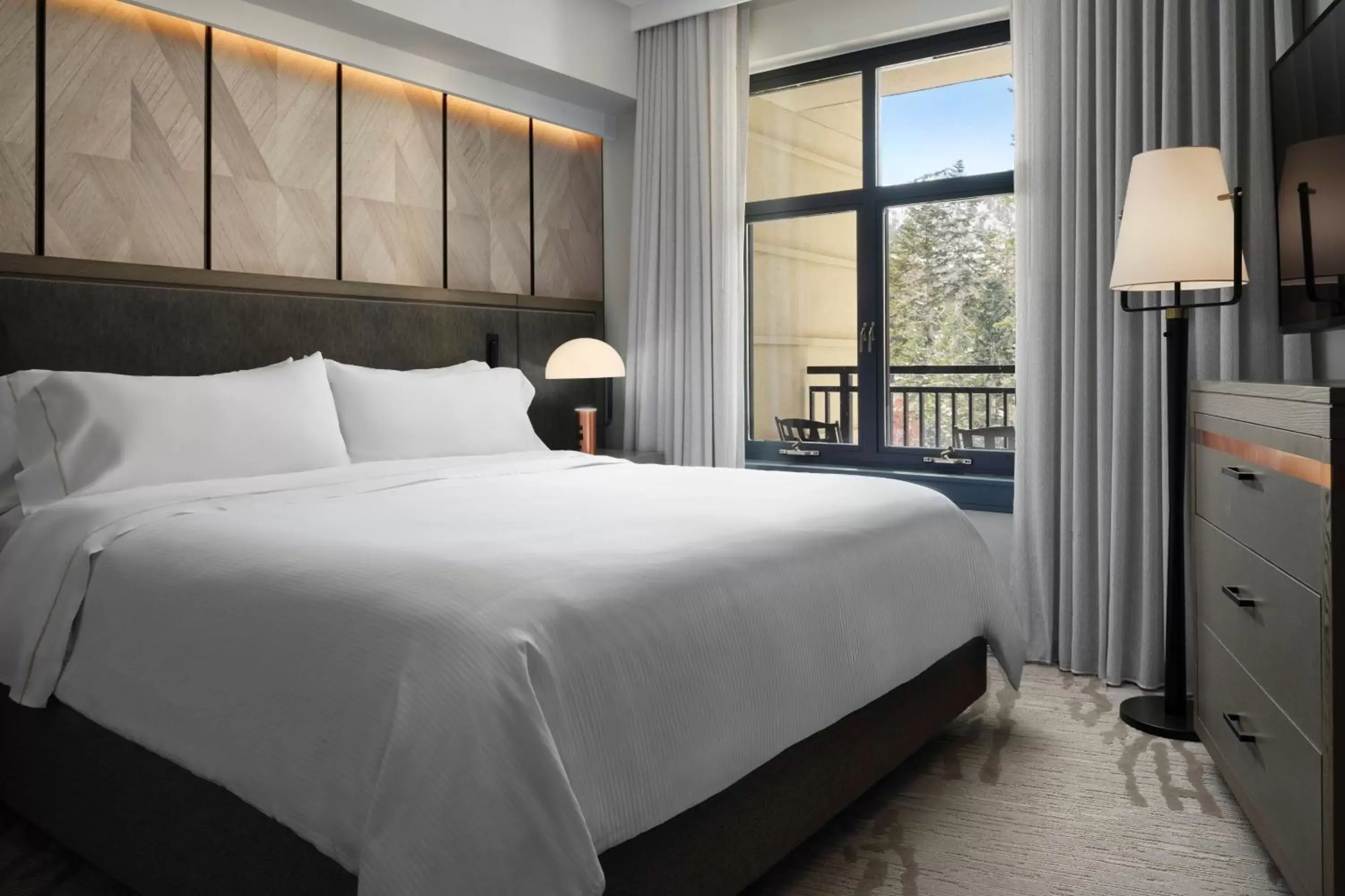 Bathroom, Bed in The Westin Monache Resort, Mammoth