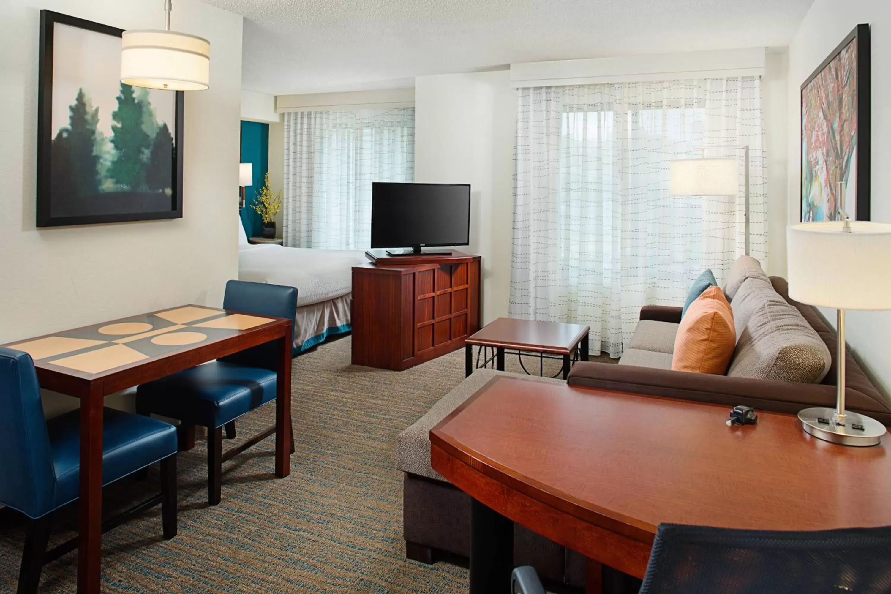 Photo of the whole room, Seating Area in Residence Inn Seattle Bellevue Downtown