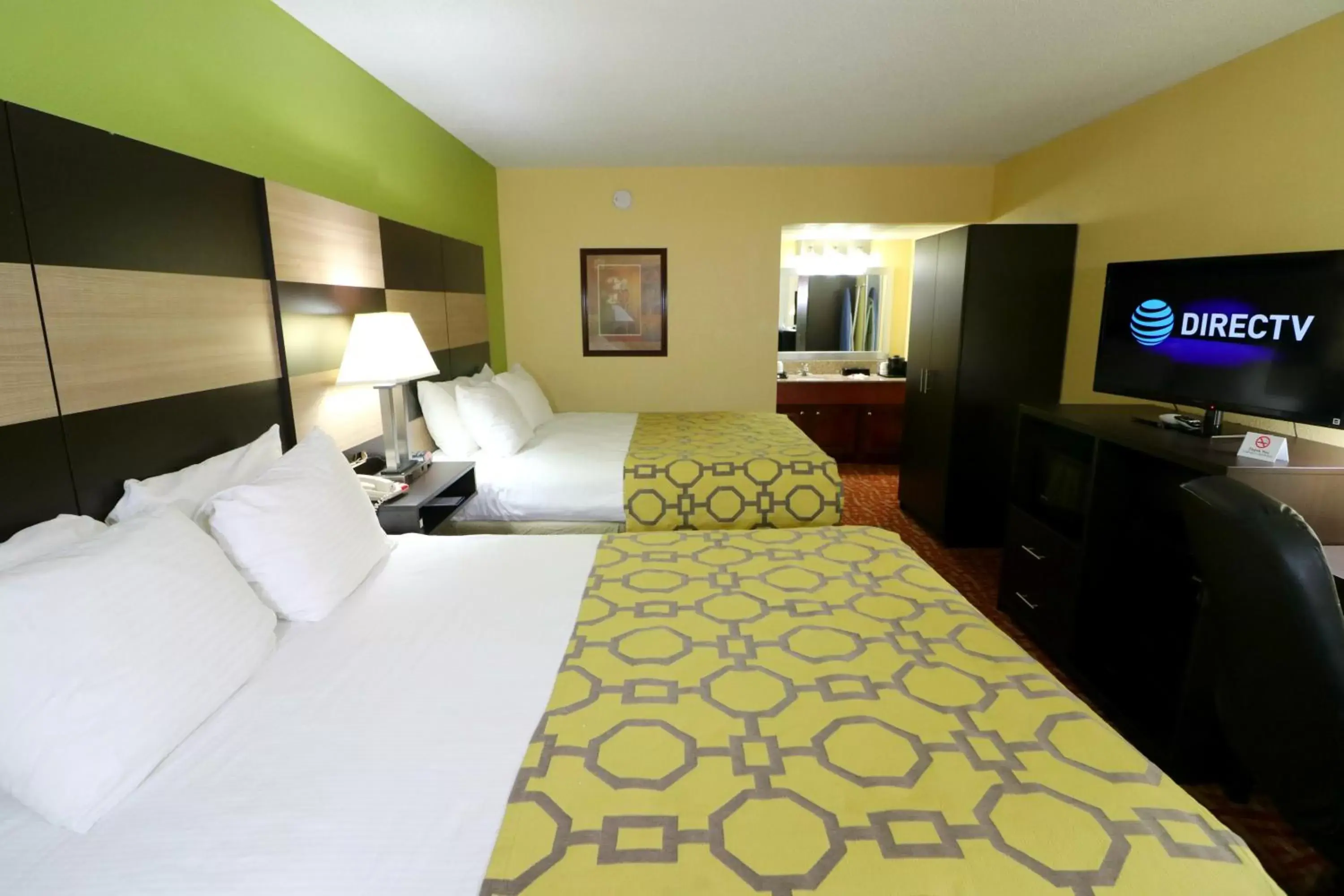 Photo of the whole room, Bed in Baymont by Wyndham Sevierville Pigeon Forge