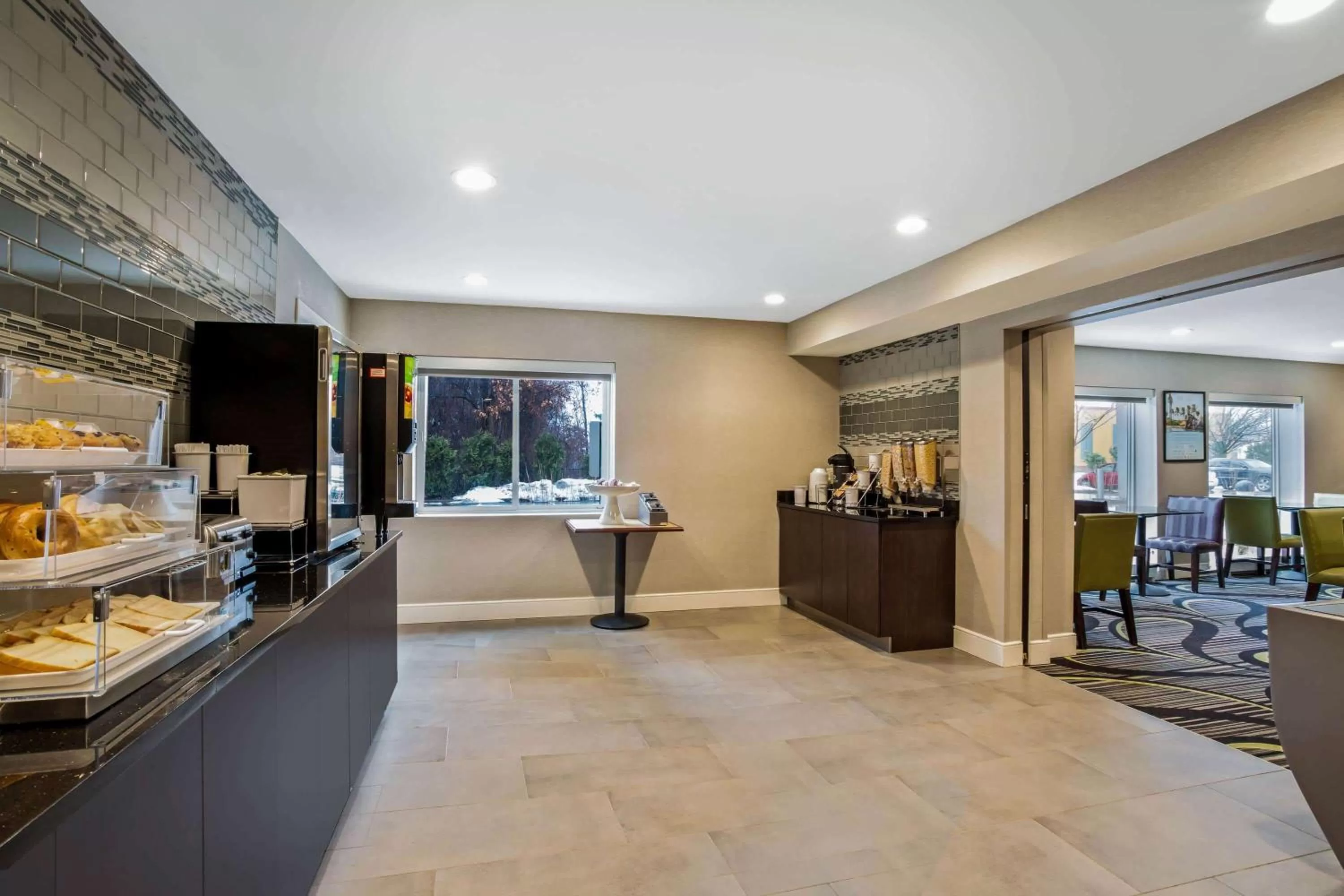 Restaurant/places to eat in La Quinta by Wyndham Hartford Bradley Airport