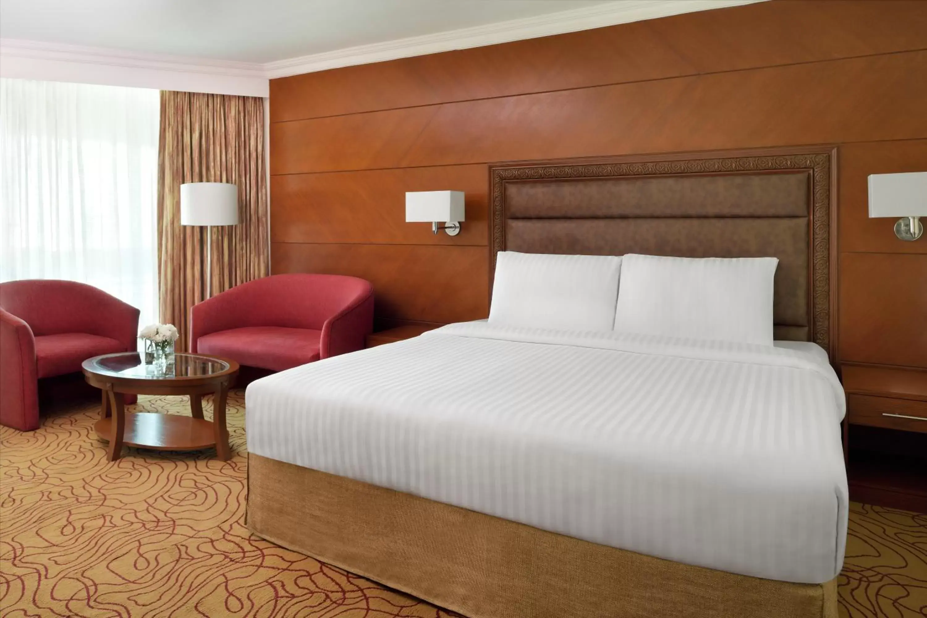 Bedroom, Bed in Mövenpick Hotel Karachi