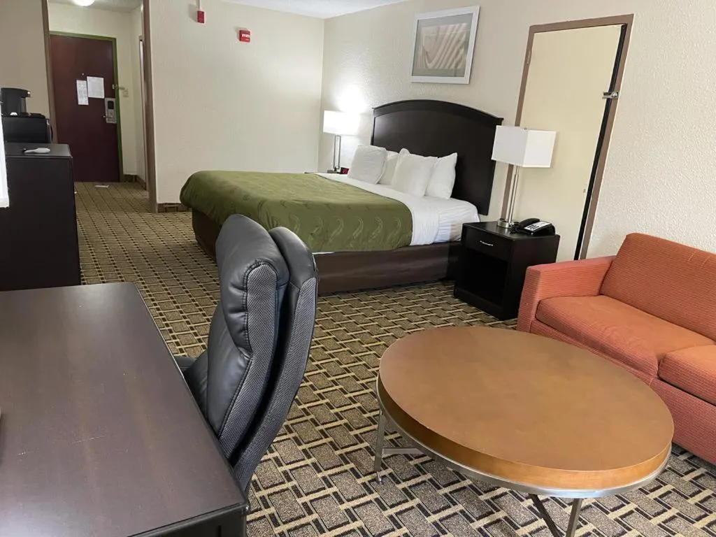 Bed in Quality Inn Vincennes