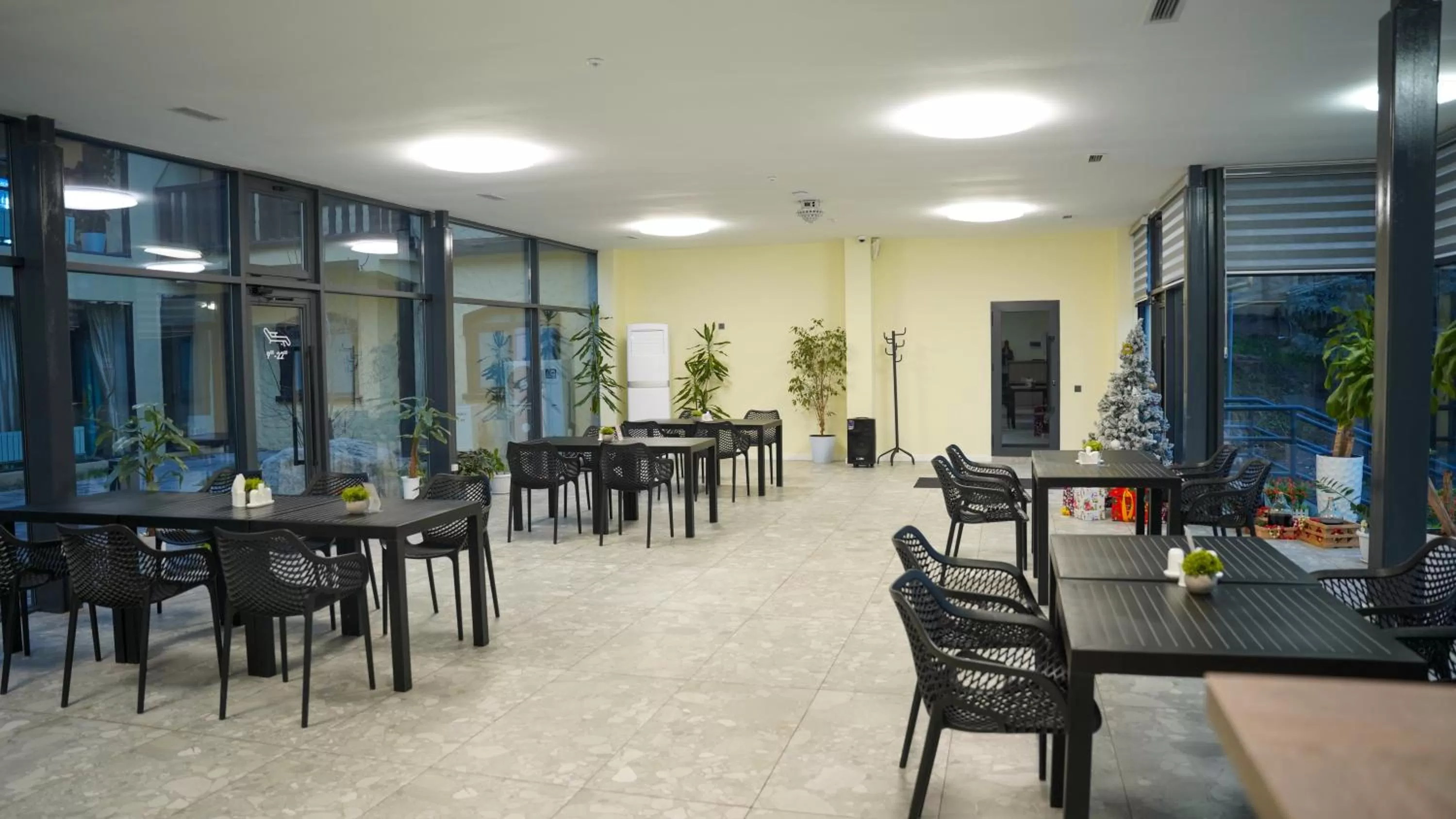 Restaurant/places to eat in Saraishyq Hotel