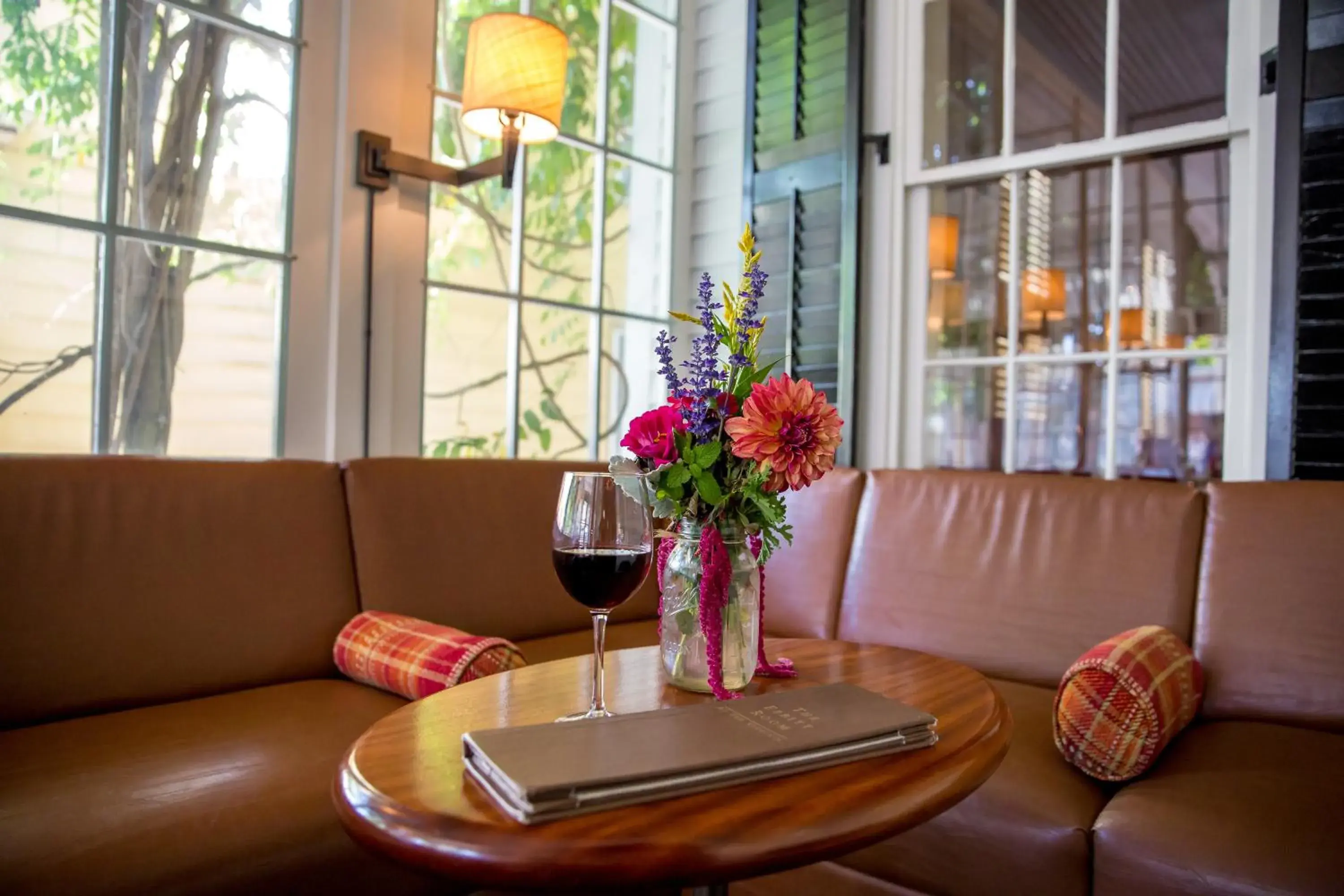 Restaurant/places to eat, Seating Area in Virginia Hotel