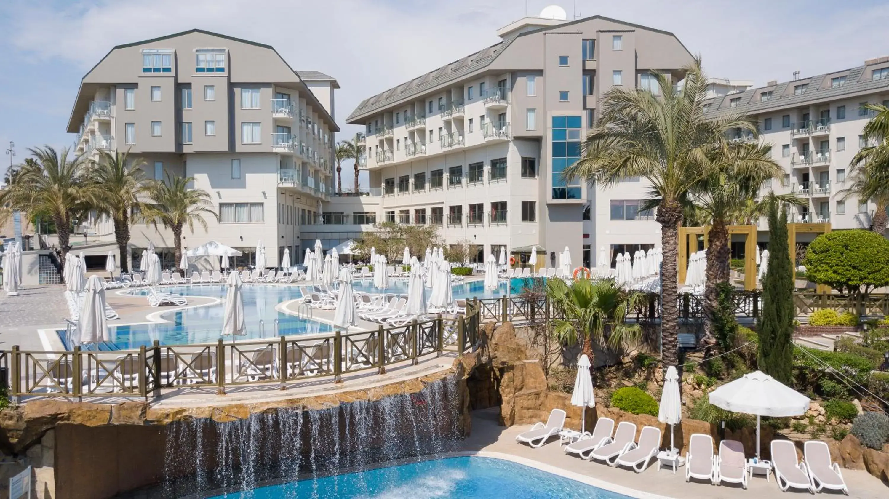 Swimming Pool in Novum Garden Side Hotel