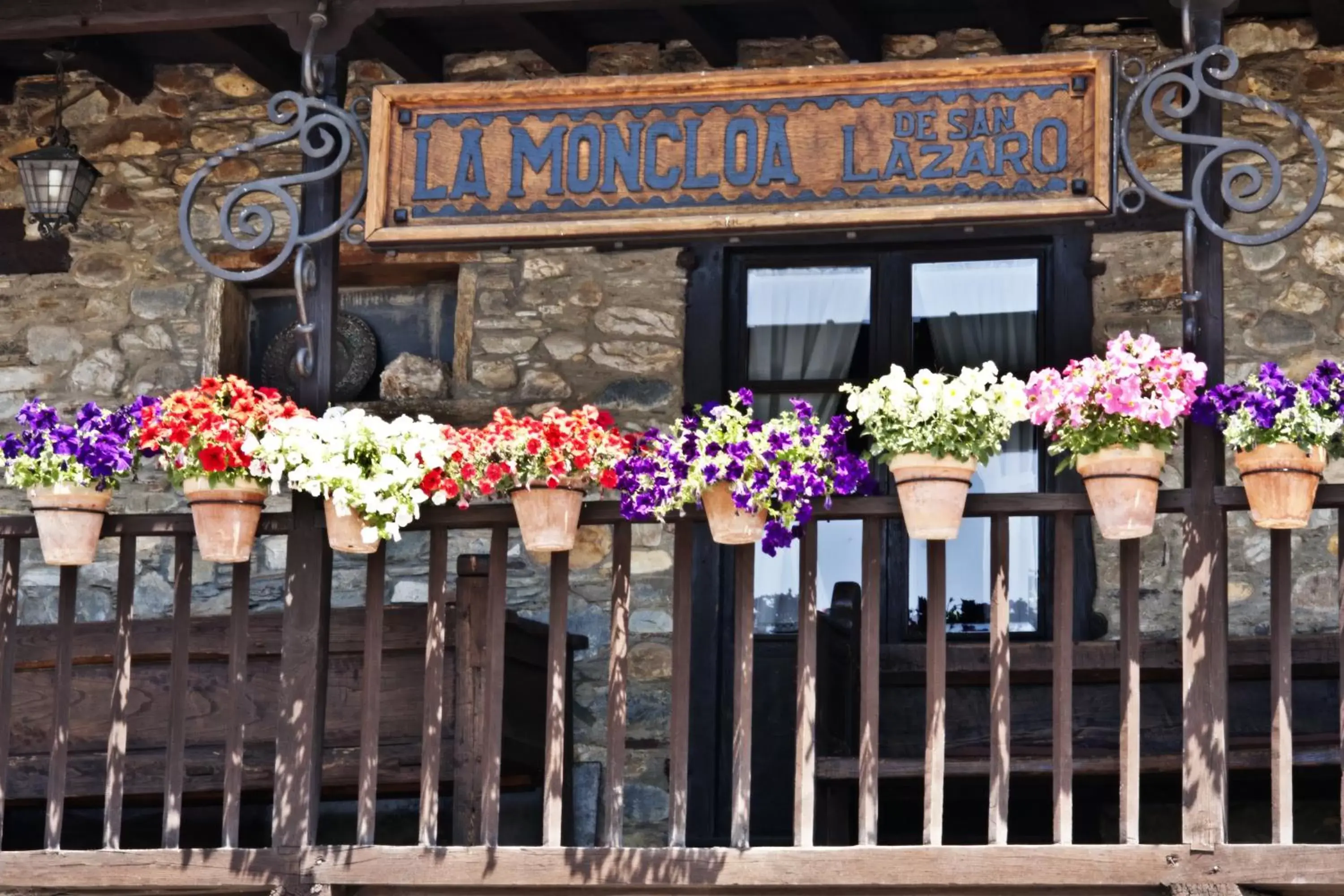 Facade/entrance in La Moncloa de San Lazaro