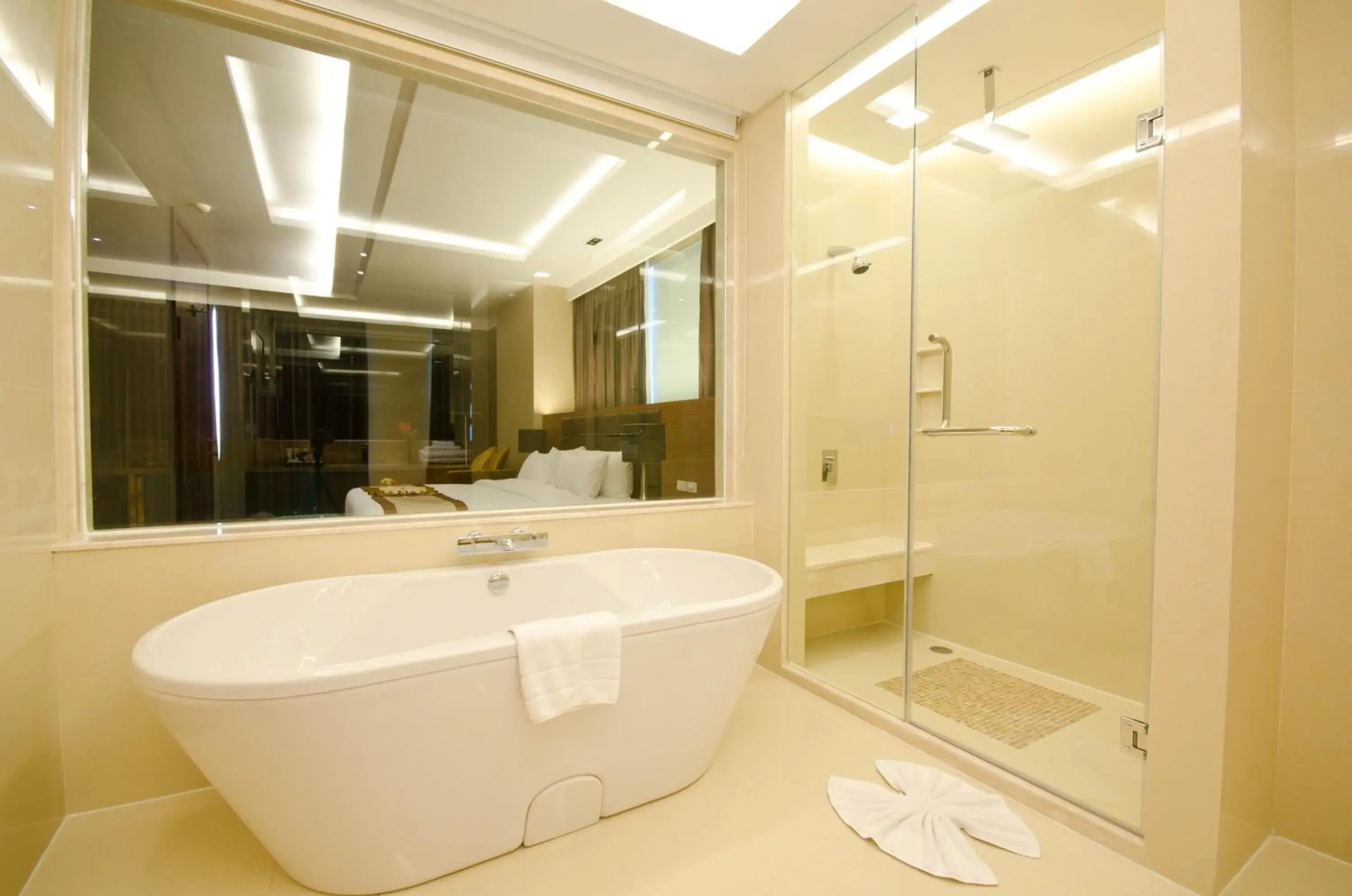 Bathroom in The Grand Fourwings Convention hotel (SHA Extra Plus)