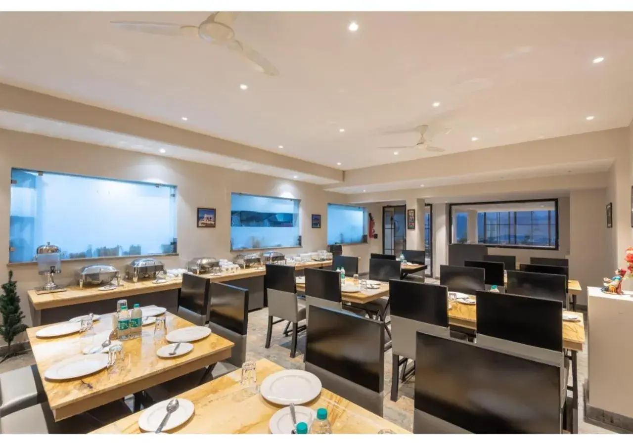 Restaurant/Places to Eat in Hotel Arihant By DLS Hotels