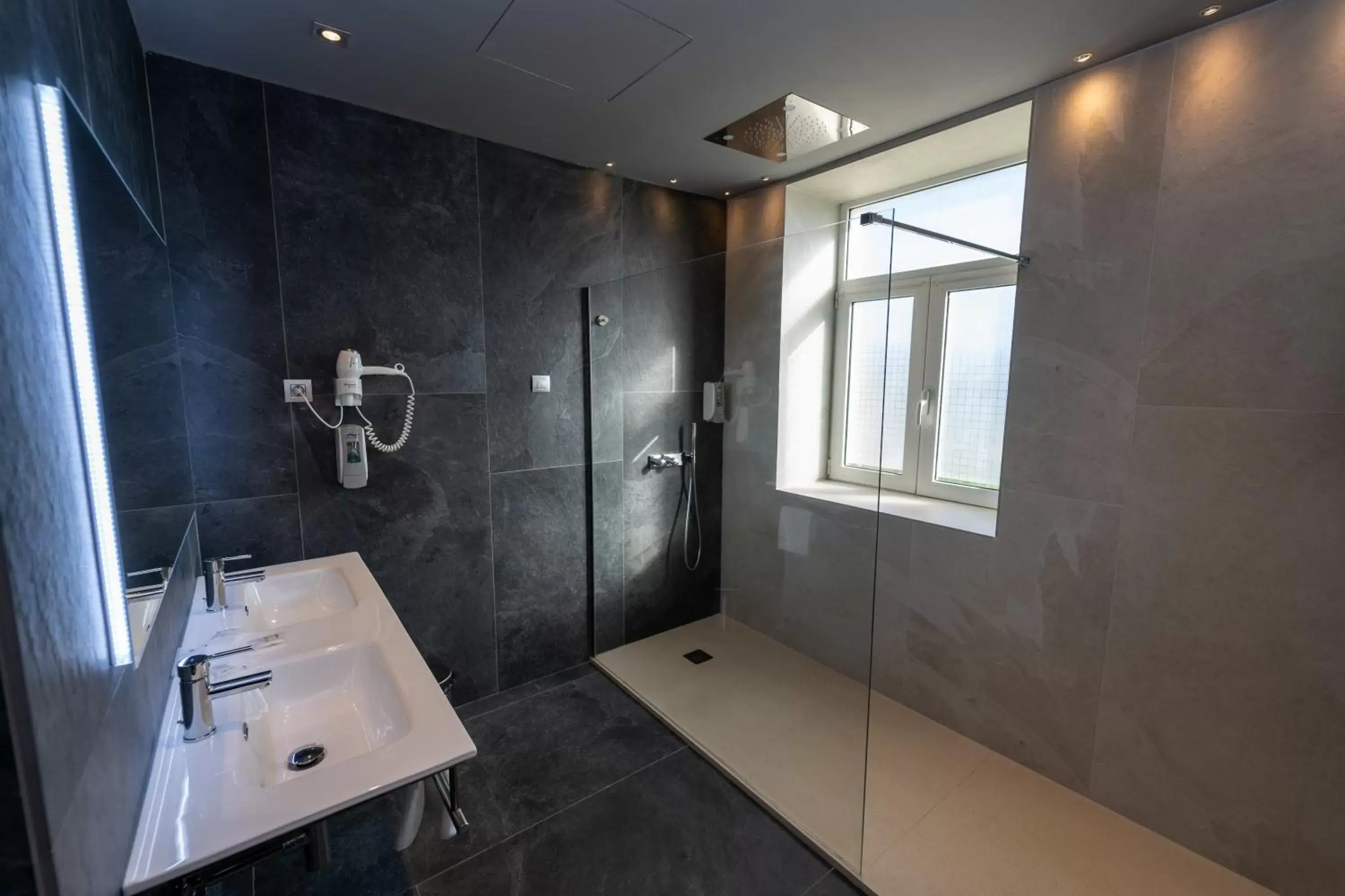 Bathroom in Hotel Seminario Aeropuerto Bilbao