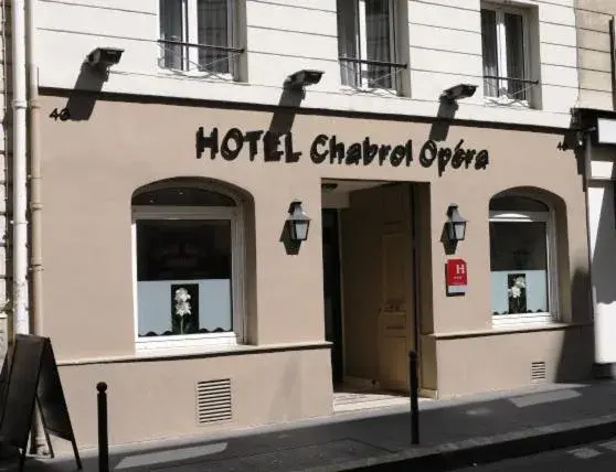 Facade/entrance in Hotel Chabrol Opera