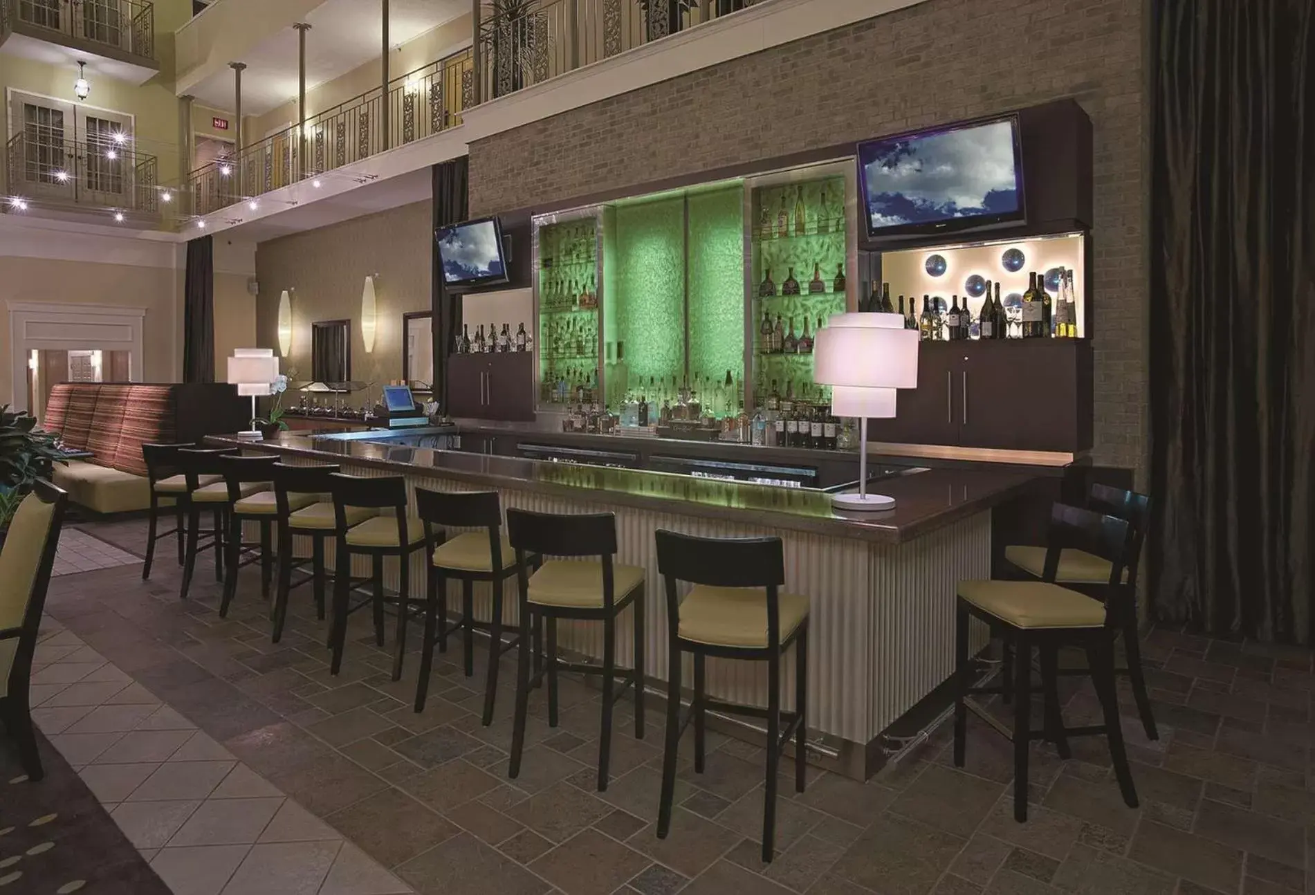 Lounge or bar, Restaurant/Places to Eat in Doubletree Suites by Hilton at The Battery Atlanta
