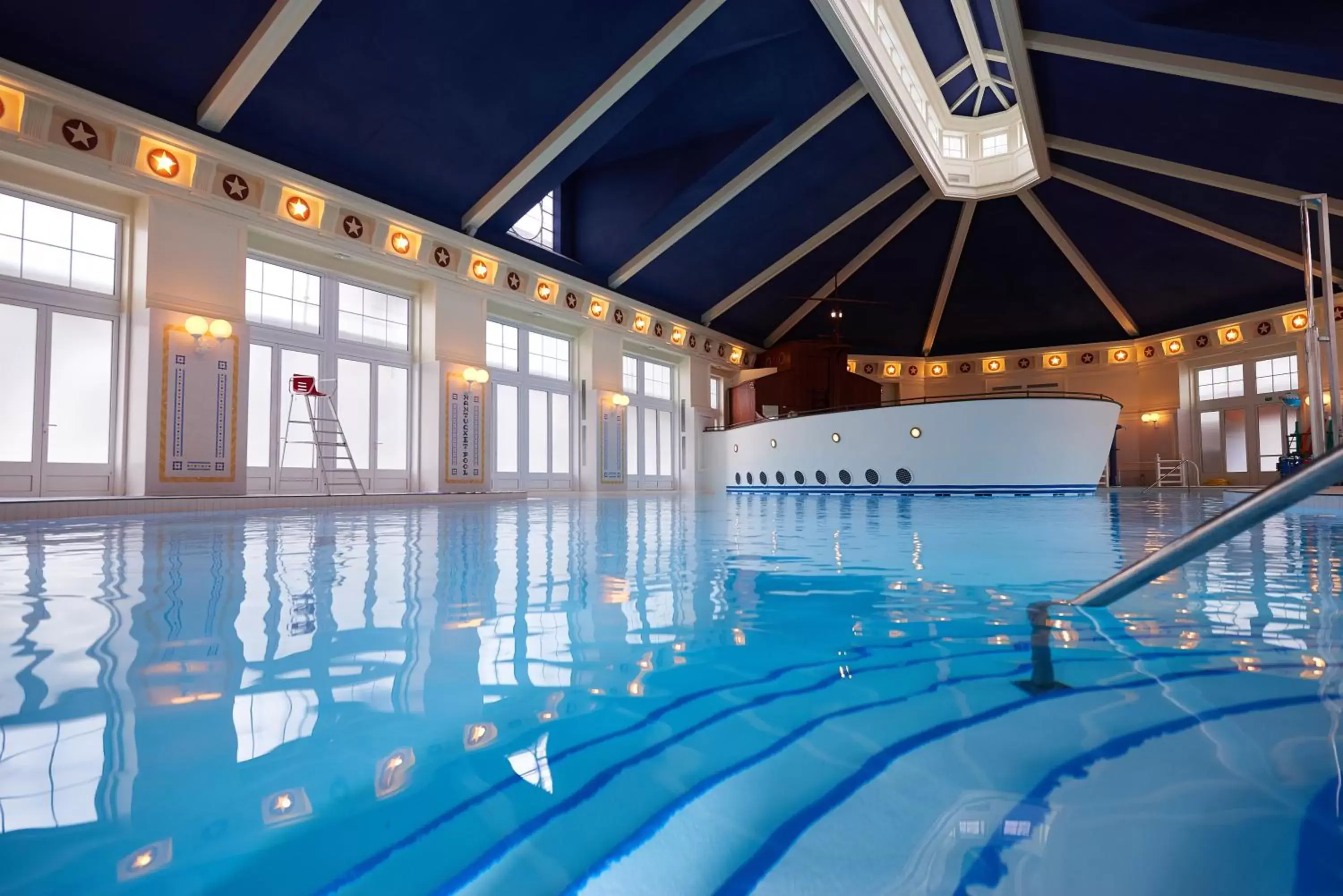 Swimming Pool in Disney Newport Bay Club