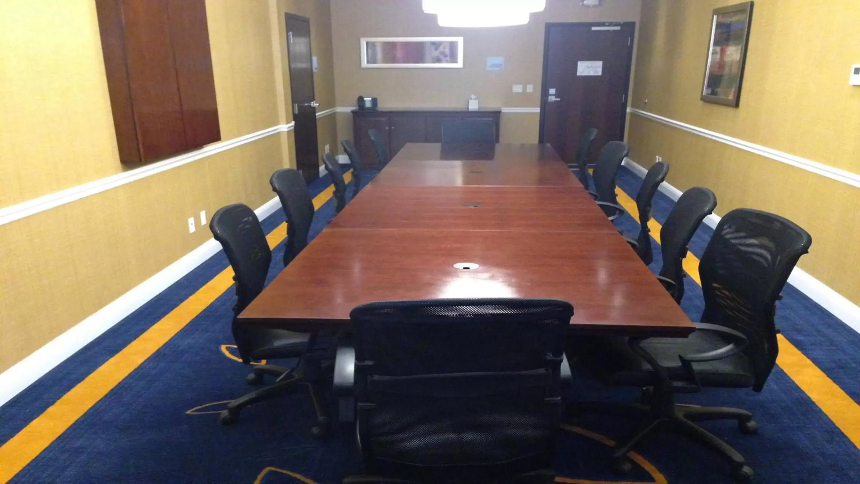 Meeting/conference room in Holiday Inn Express and Suites Columbia University Area, an IHG Hotel