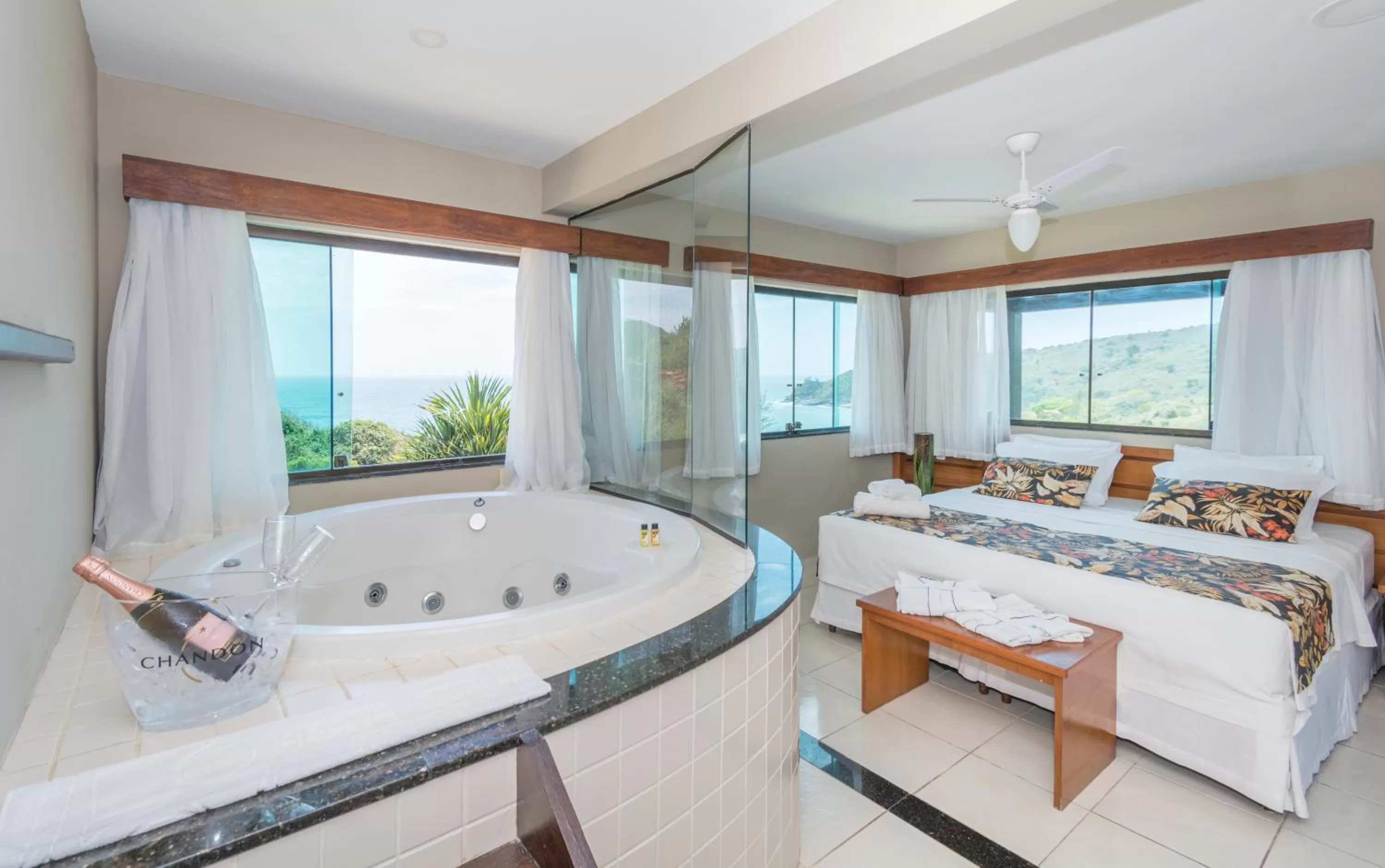 Toilet, Bed in Hotel Pousada Brava Club