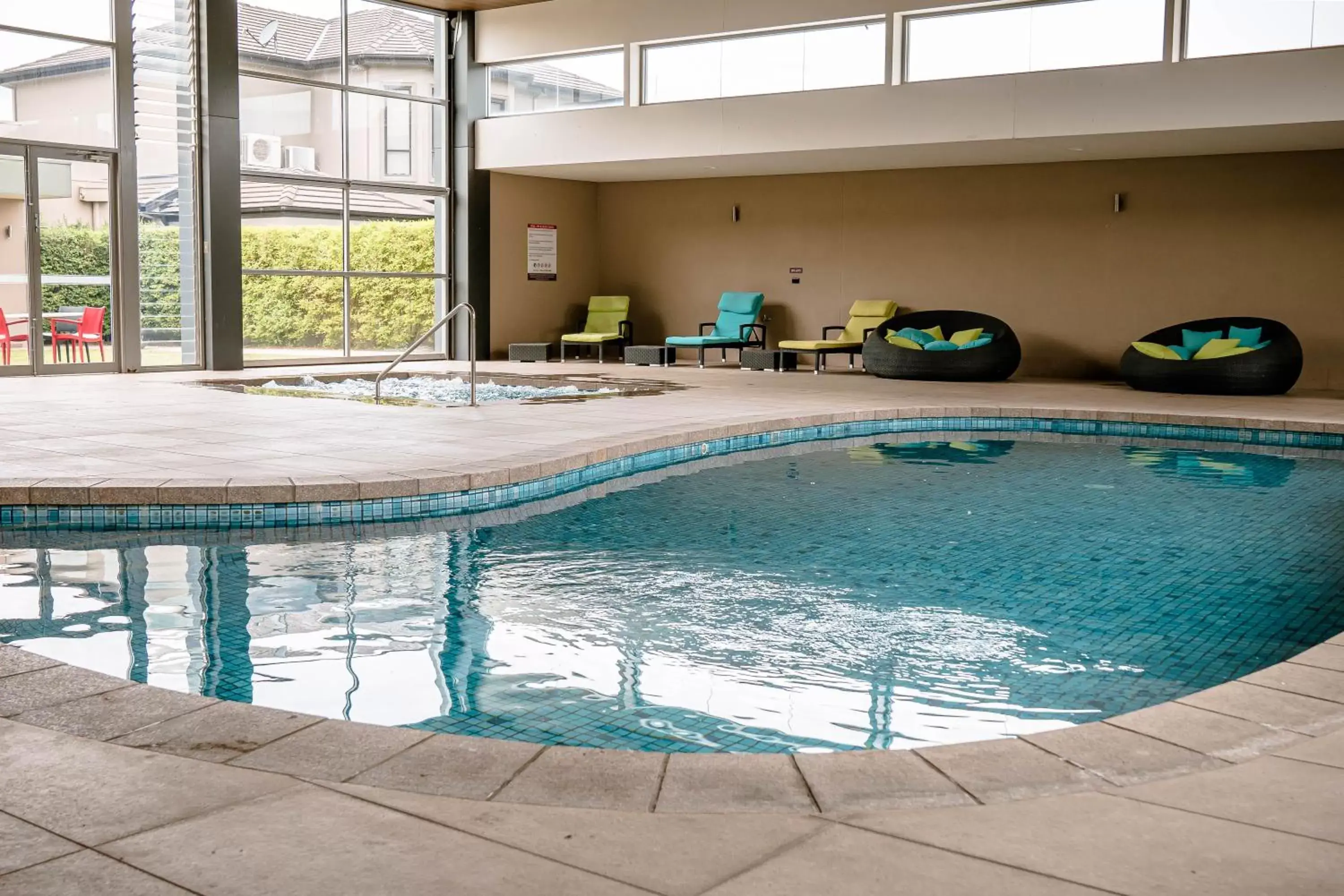 Swimming Pool in Quality Hotel Parklake Shepparton