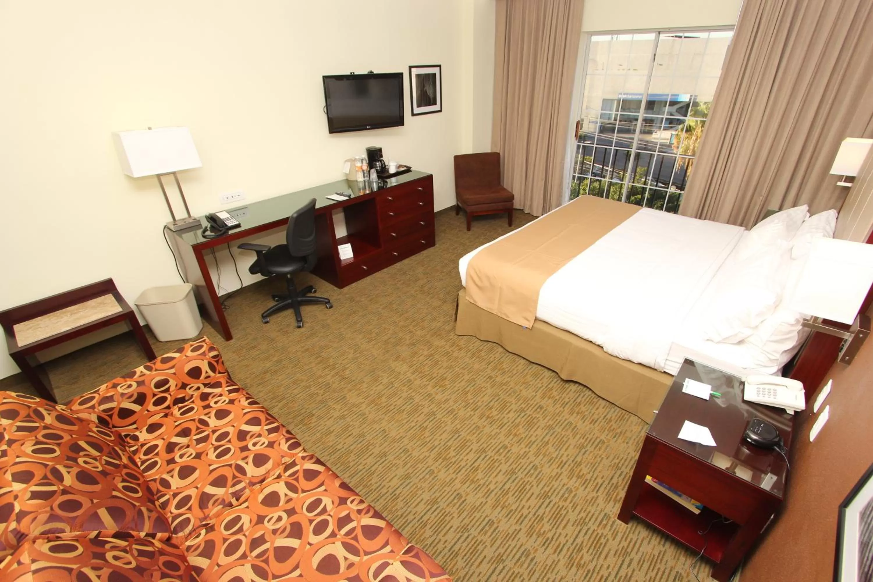 Photo of the whole room, Bed in Holiday Inn Leon by IHG