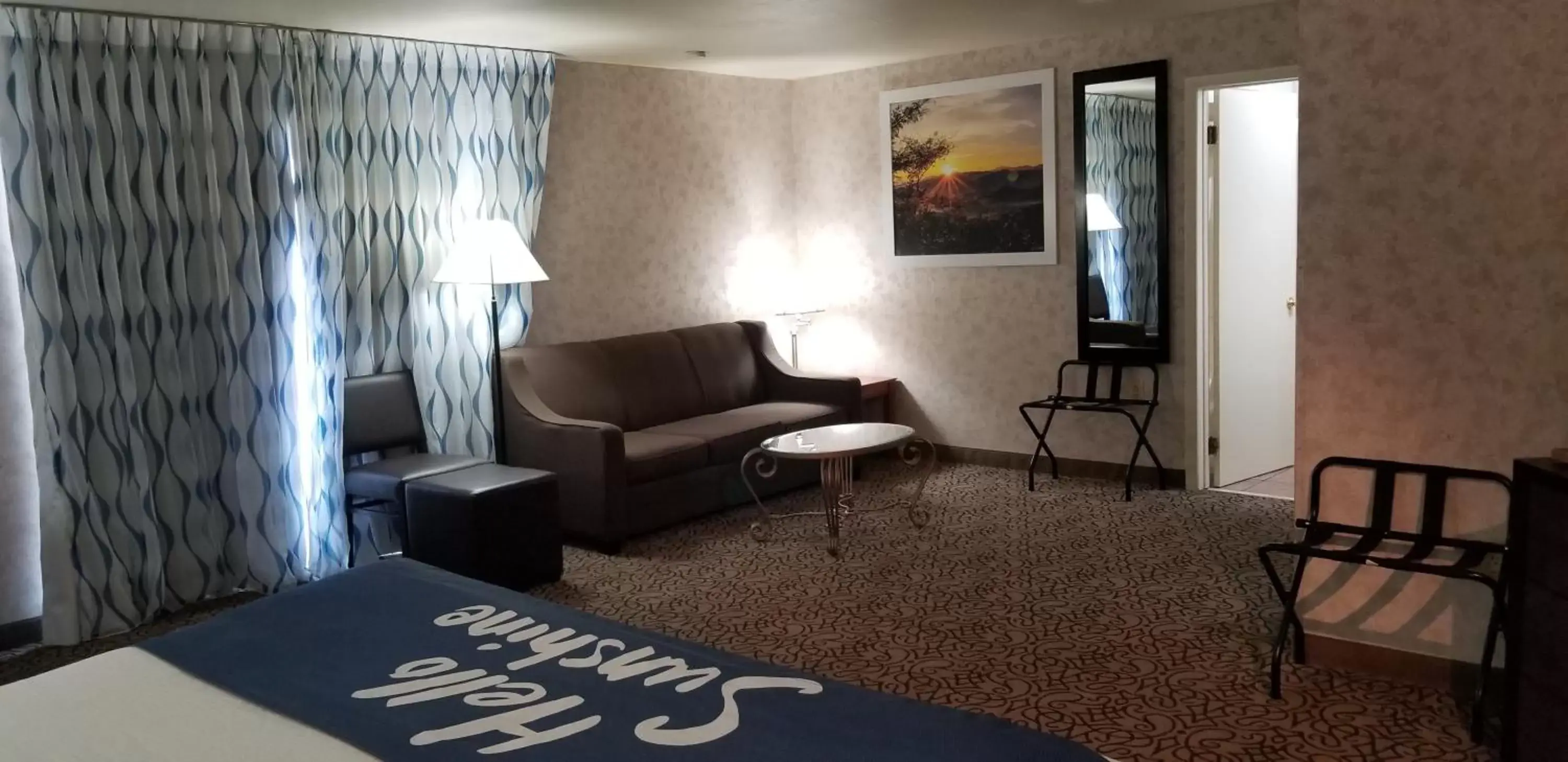 Living room, Seating Area in Days Inn & Suites by Wyndham Trinidad