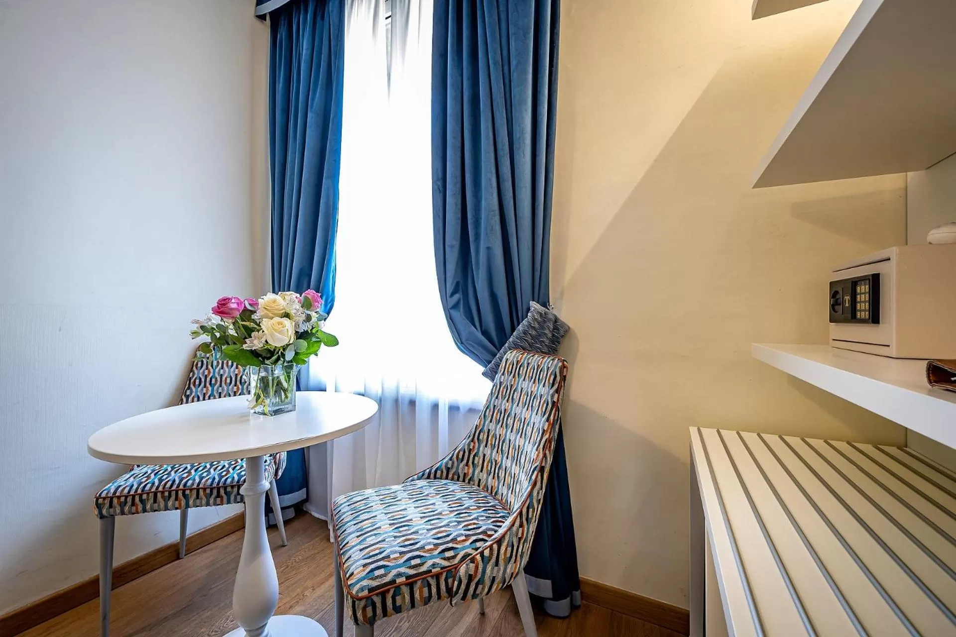 Decorative detail, Bed in Hotel La Scaletta al Ponte Vecchio