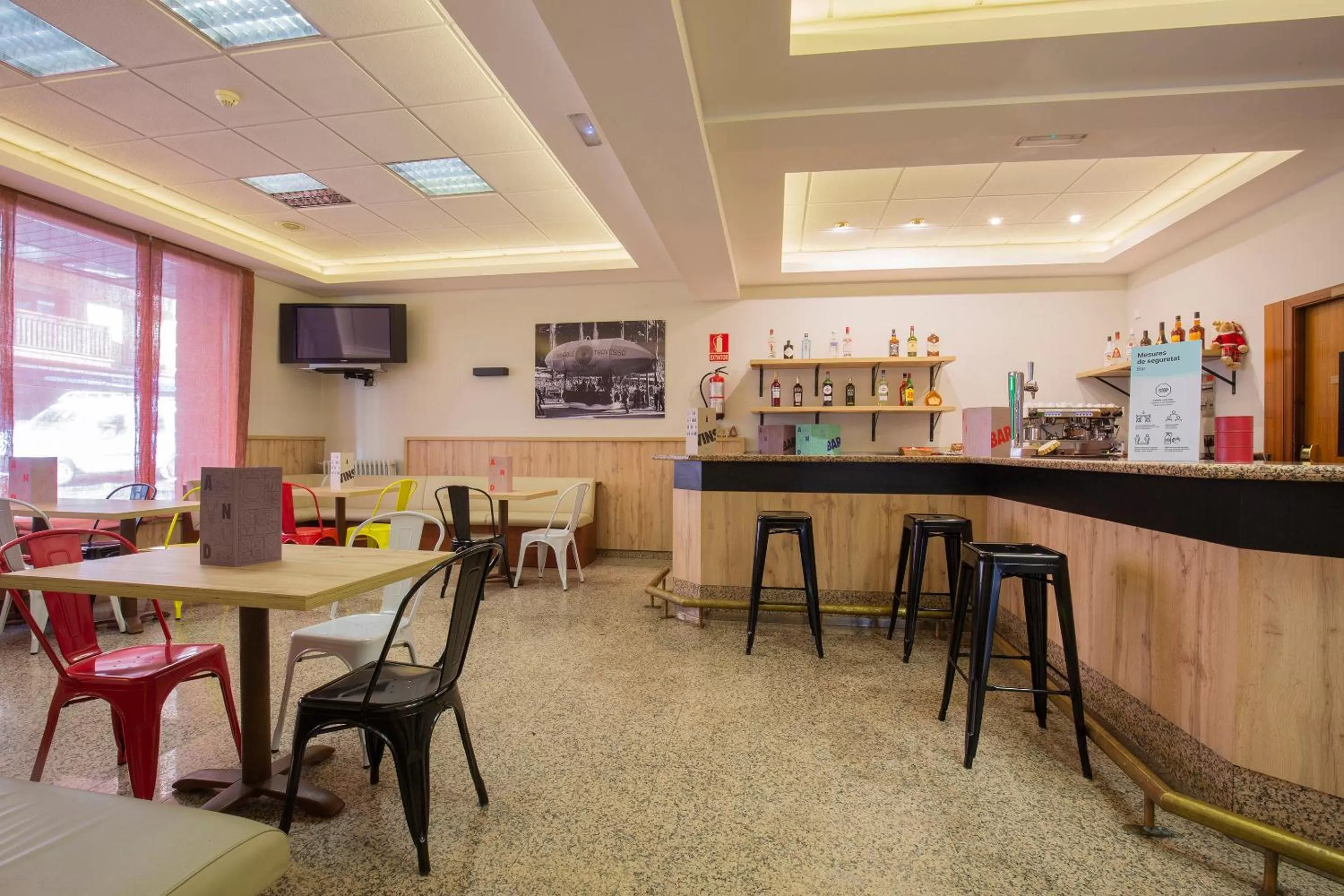 Restaurant/places to eat in Hotel Encamp by Nexta