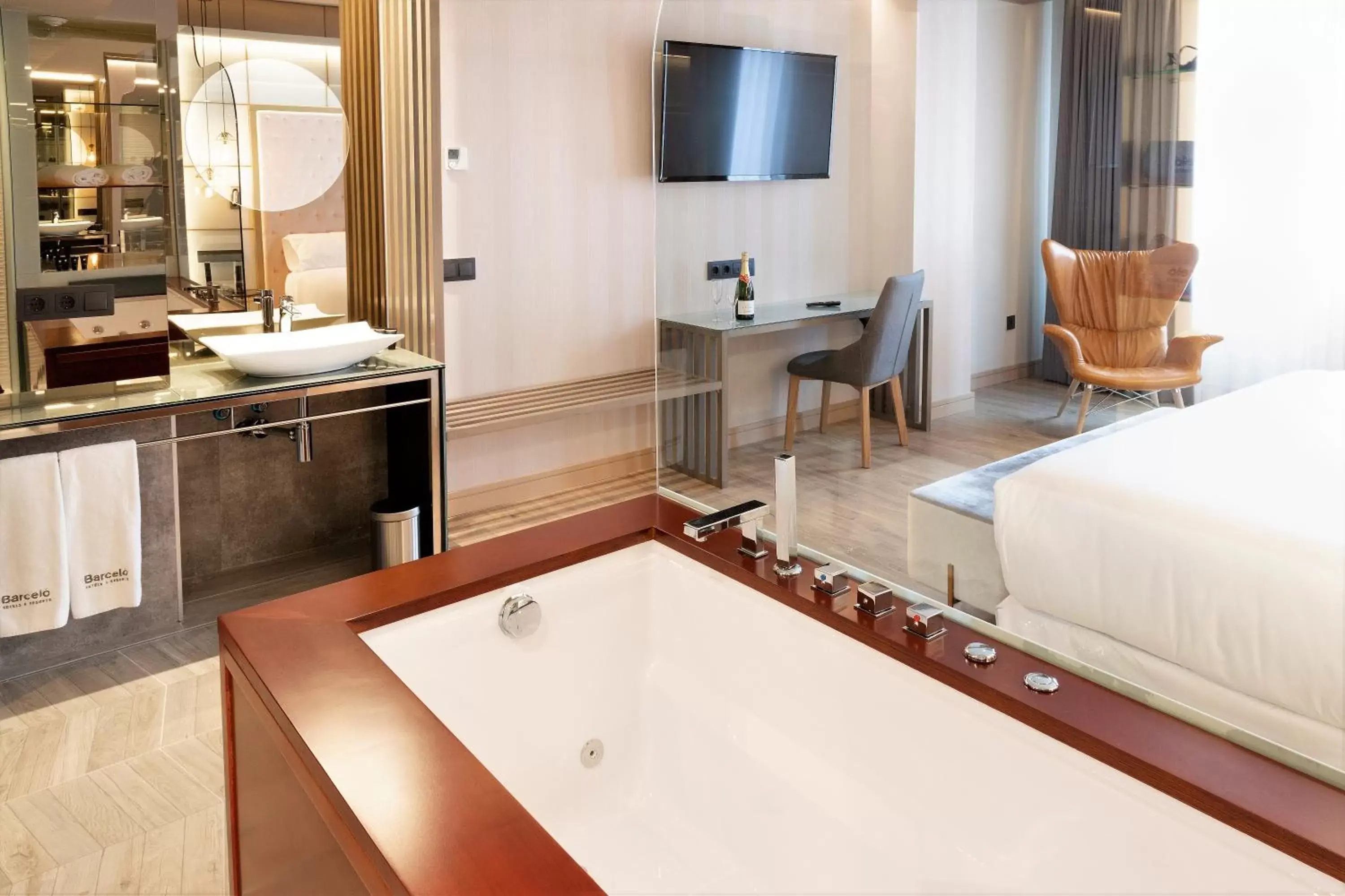 Photo of the whole room, Bathroom in Barceló Ourense