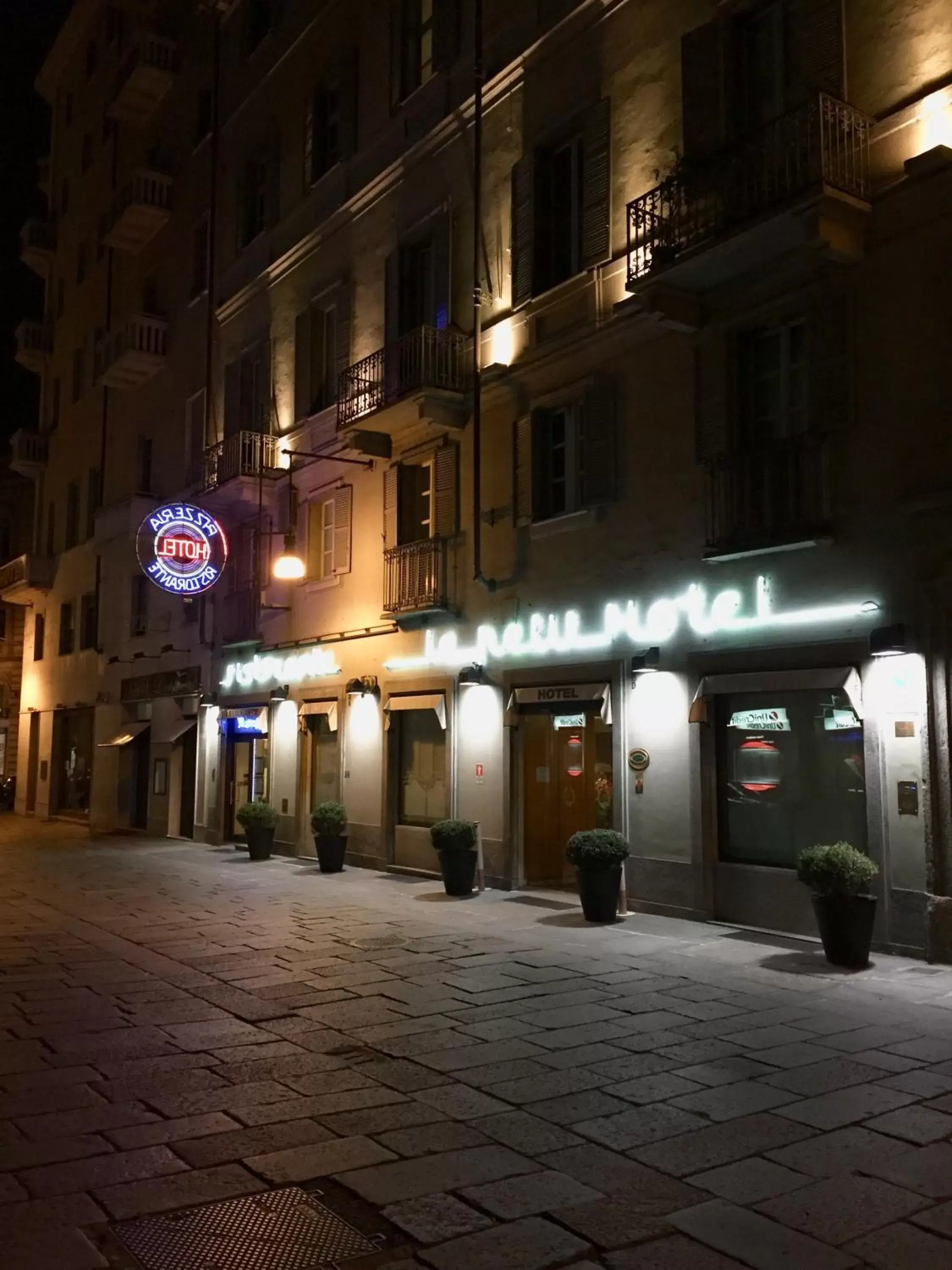 Facade/entrance, Property Building in Le Petit Hotel