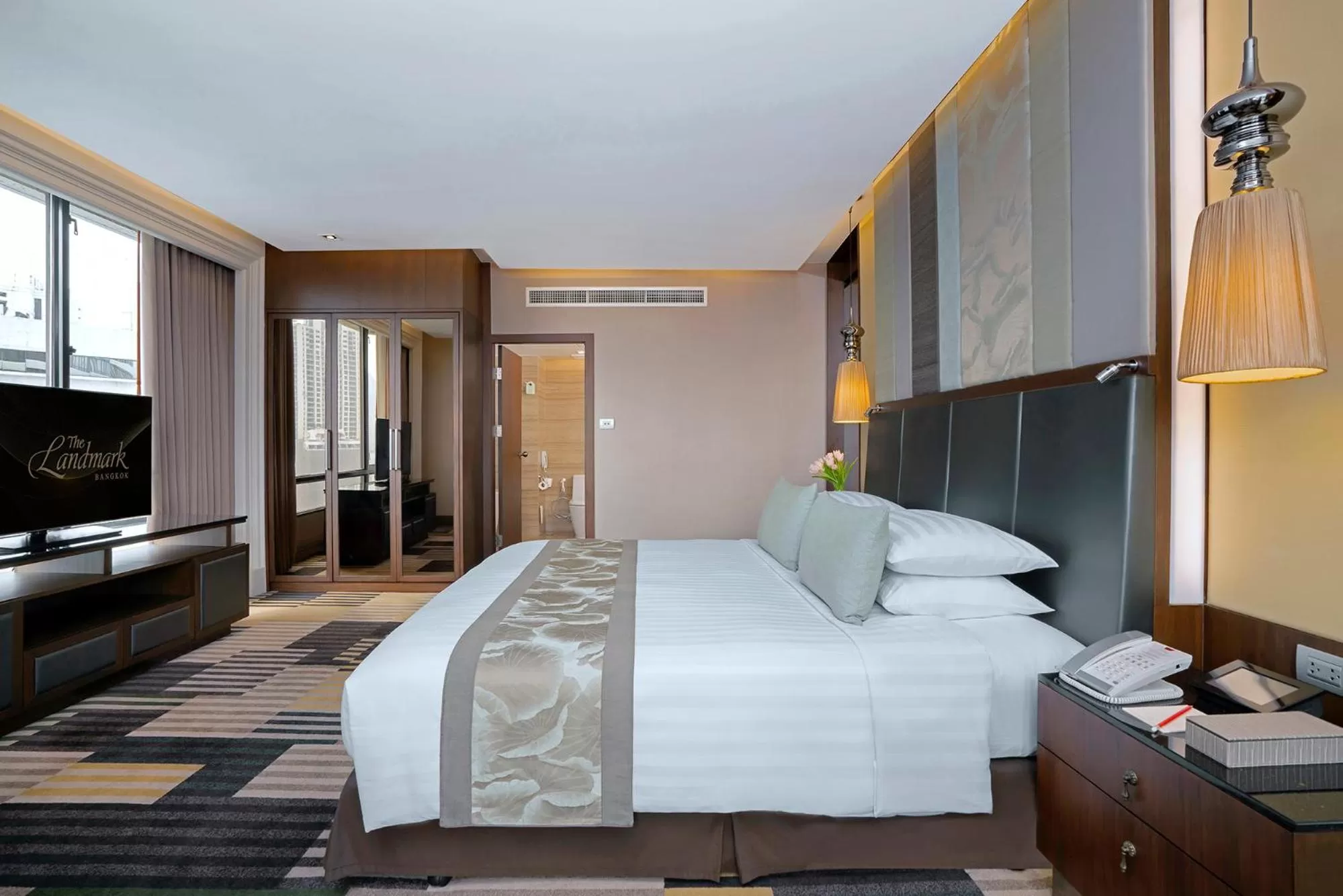 Bedroom, Bed in The Landmark Bangkok