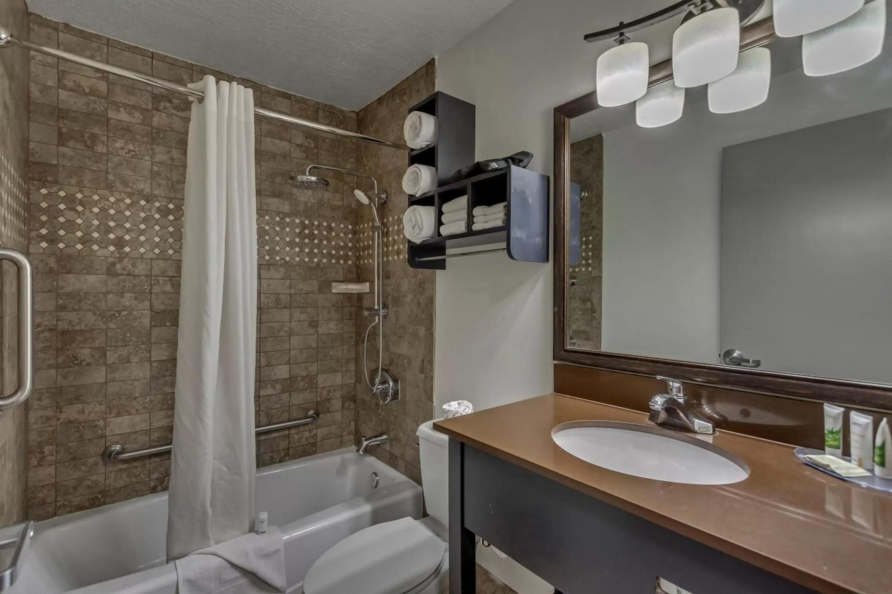 Bathroom in Park Inn by Radisson Salt Lake City -Midvale