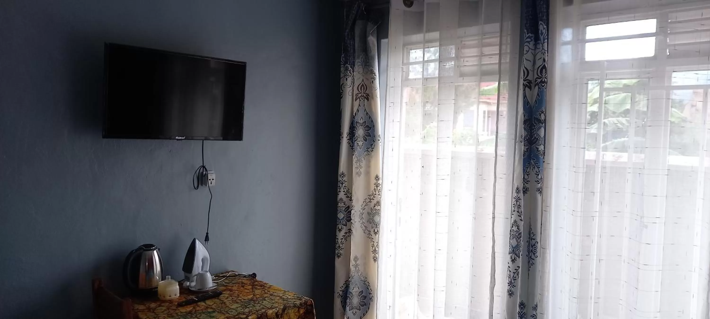 TV/Entertainment Center in Tommy's Budget Rooms