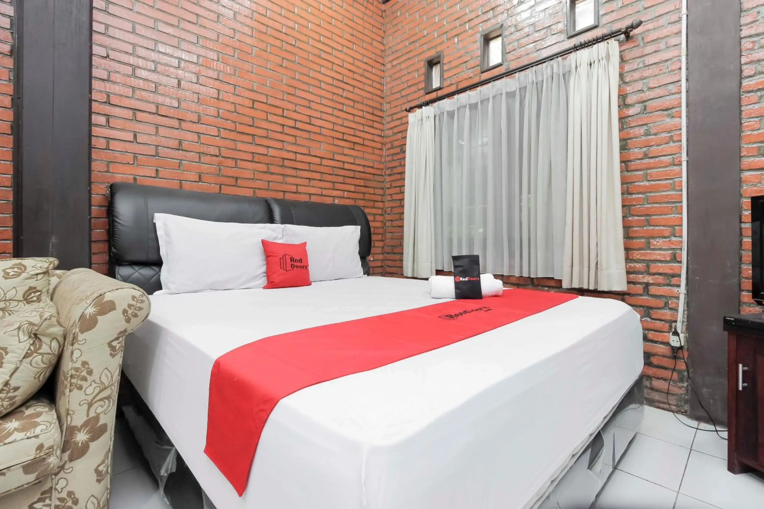 Bedroom, Bed in RedDoorz @ Cilandak Timur