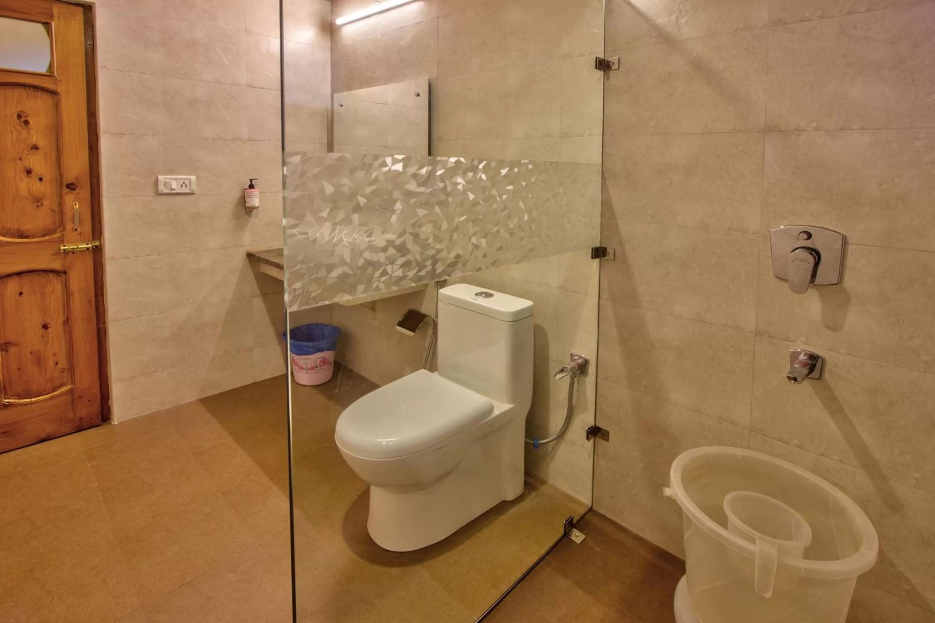 Bathroom in Woodstock Inn Manali 800 Mtrs from Mall Road